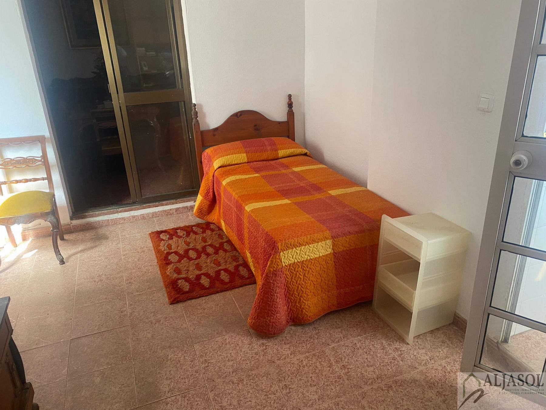 For sale of house in Villanueva del Ariscal
