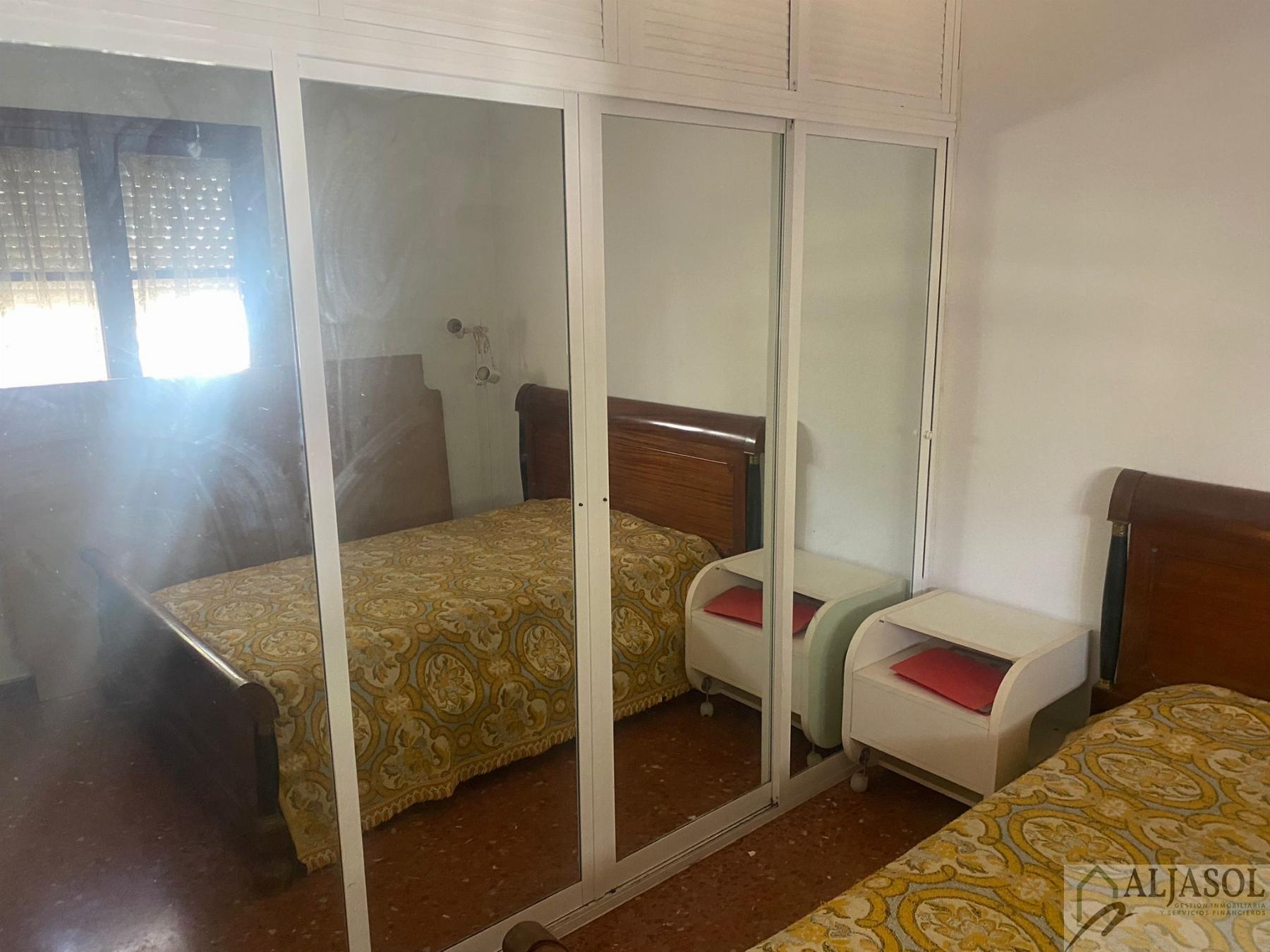 For sale of house in Villanueva del Ariscal