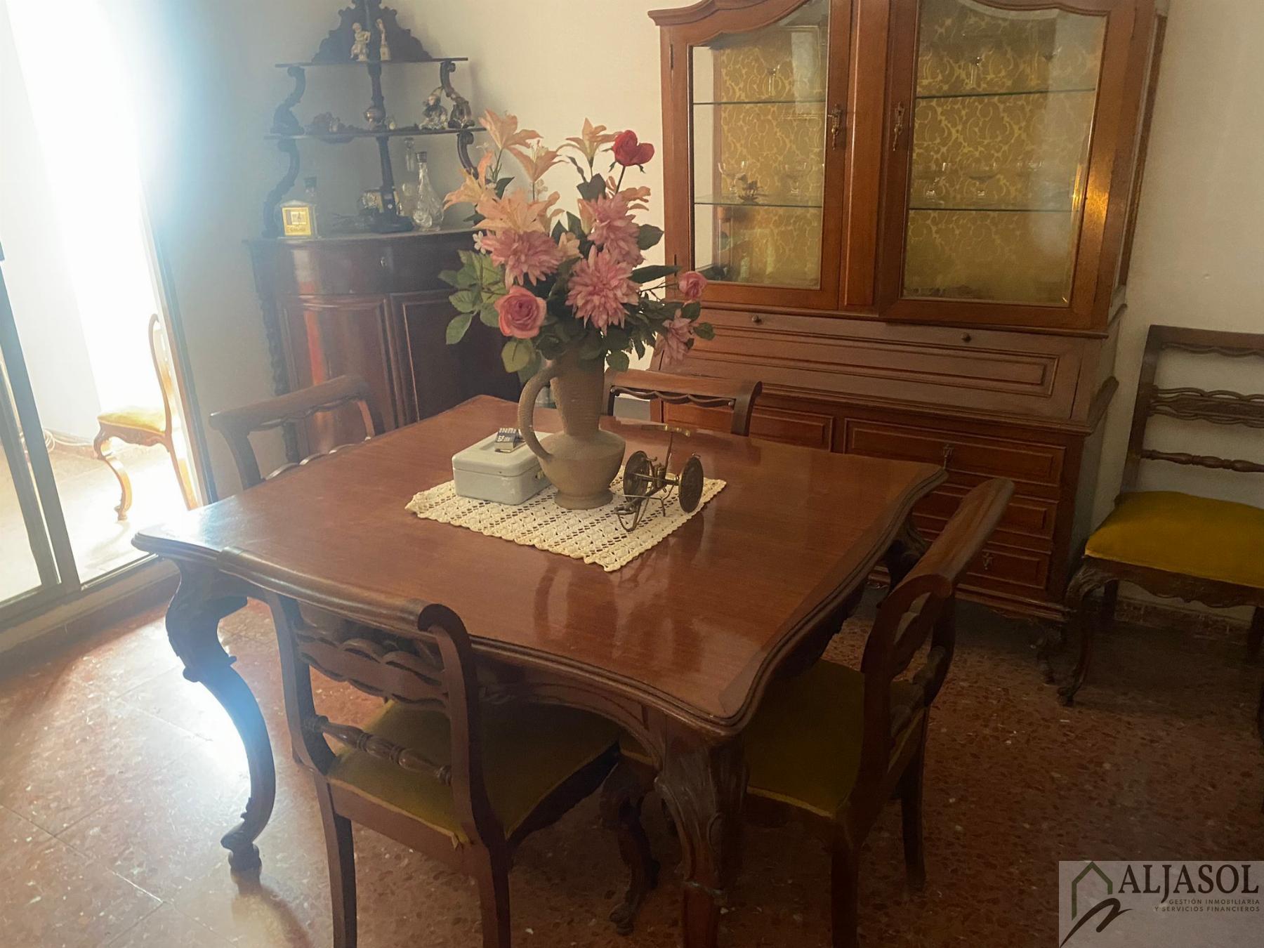 For sale of house in Villanueva del Ariscal