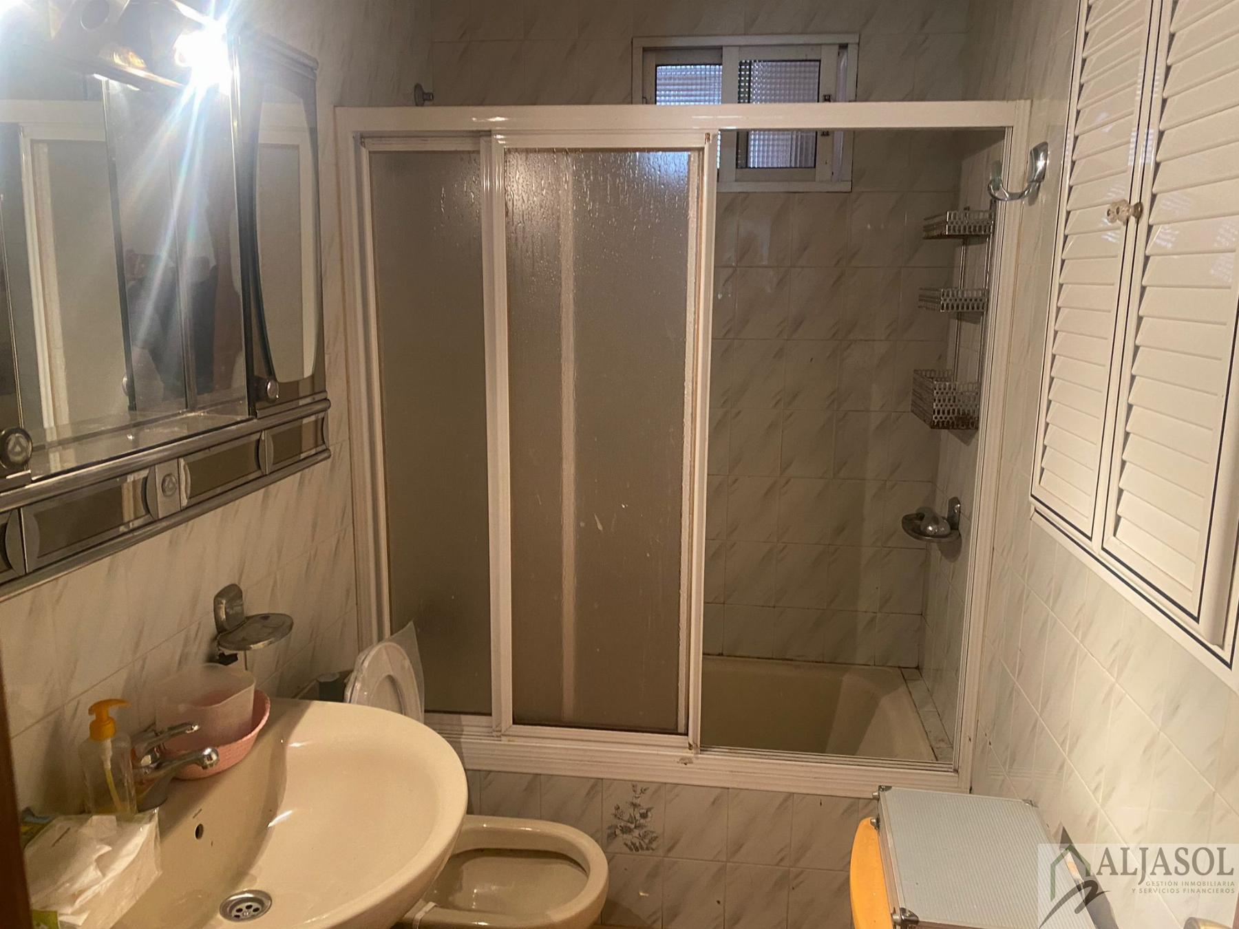 For sale of house in Villanueva del Ariscal