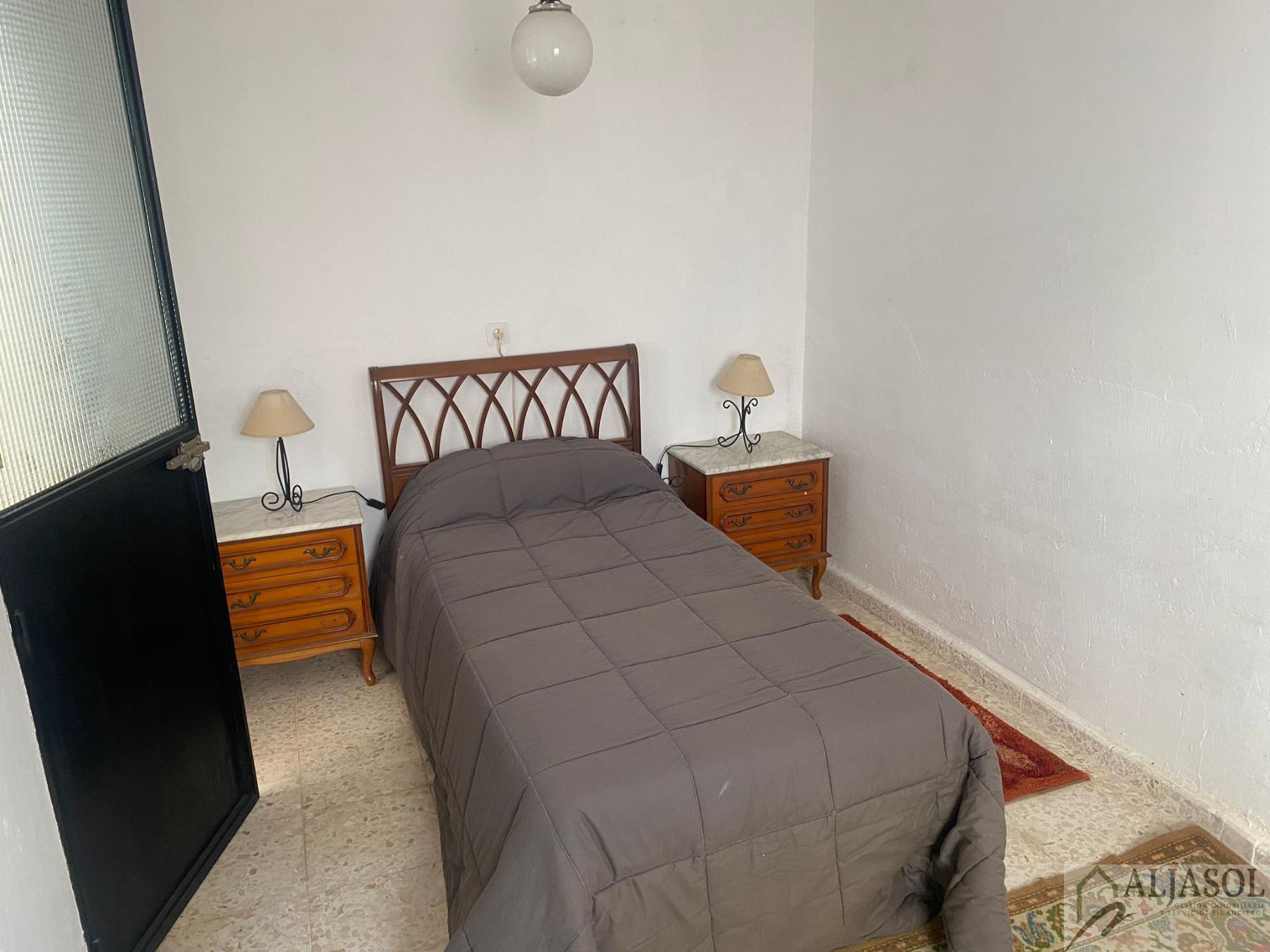 For sale of house in Villanueva del Ariscal