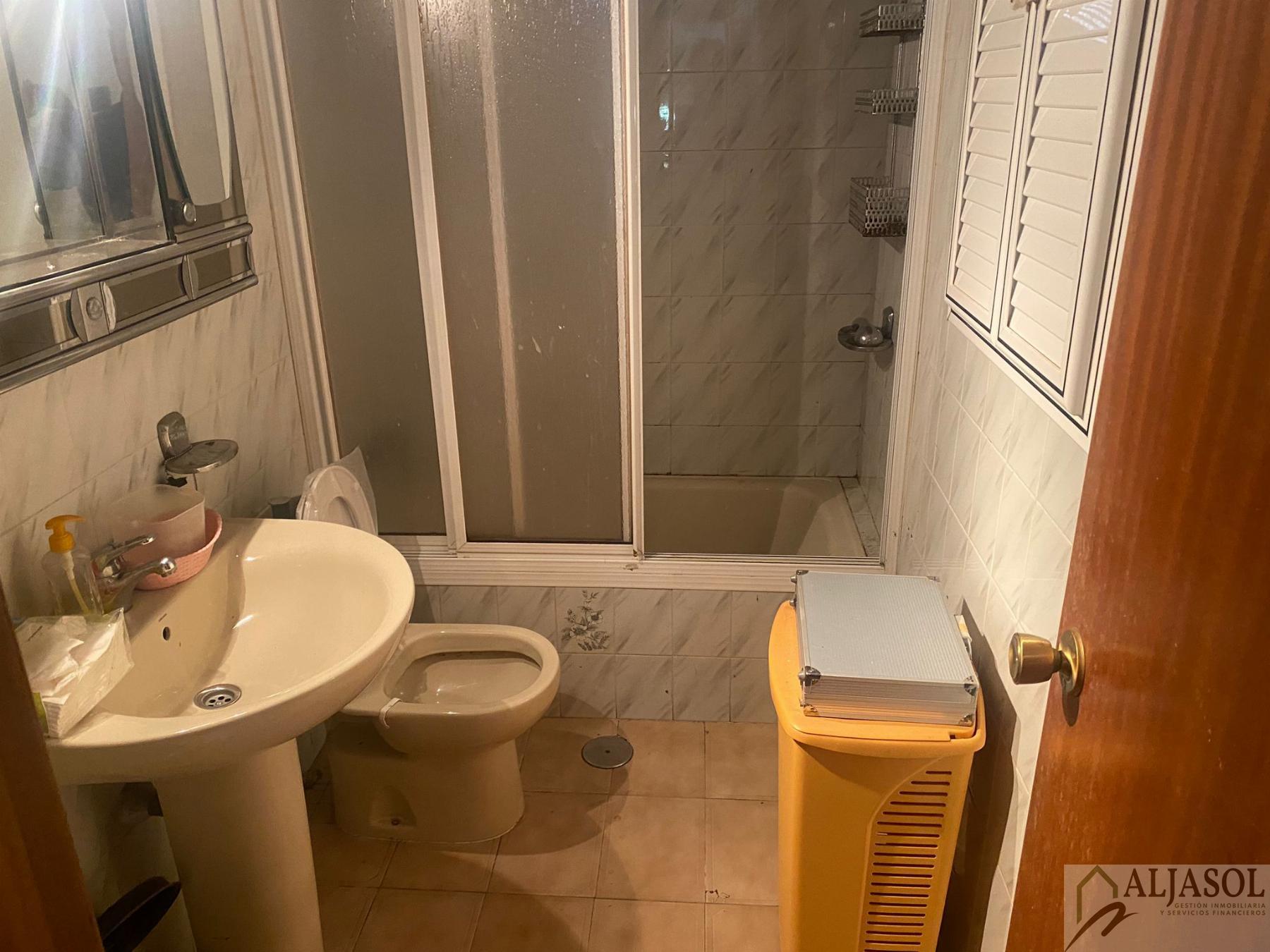 For sale of house in Villanueva del Ariscal