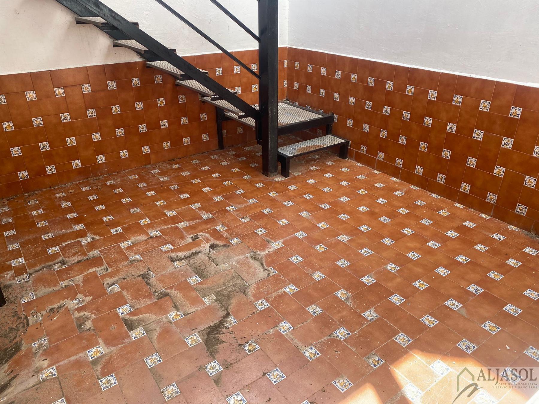 For sale of house in Villanueva del Ariscal