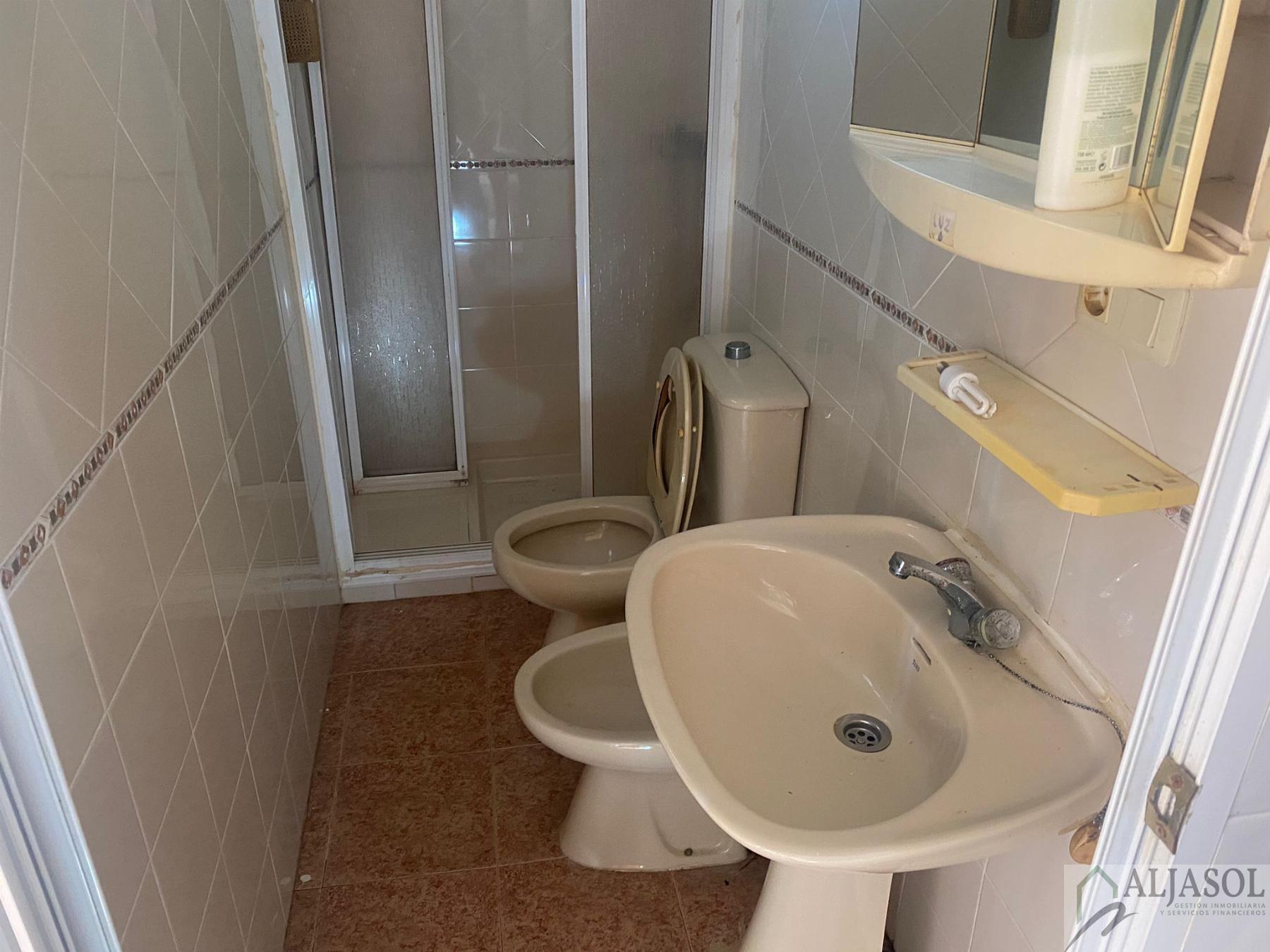 For sale of house in Villanueva del Ariscal