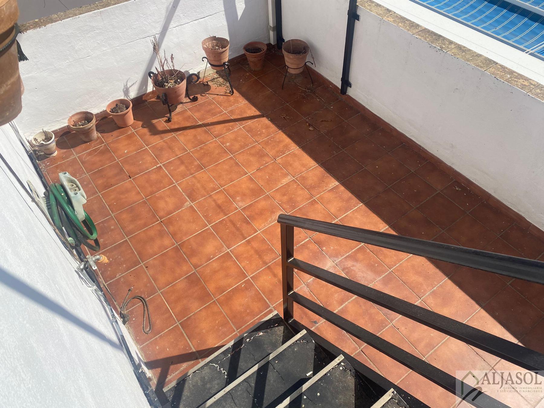 For sale of house in Villanueva del Ariscal