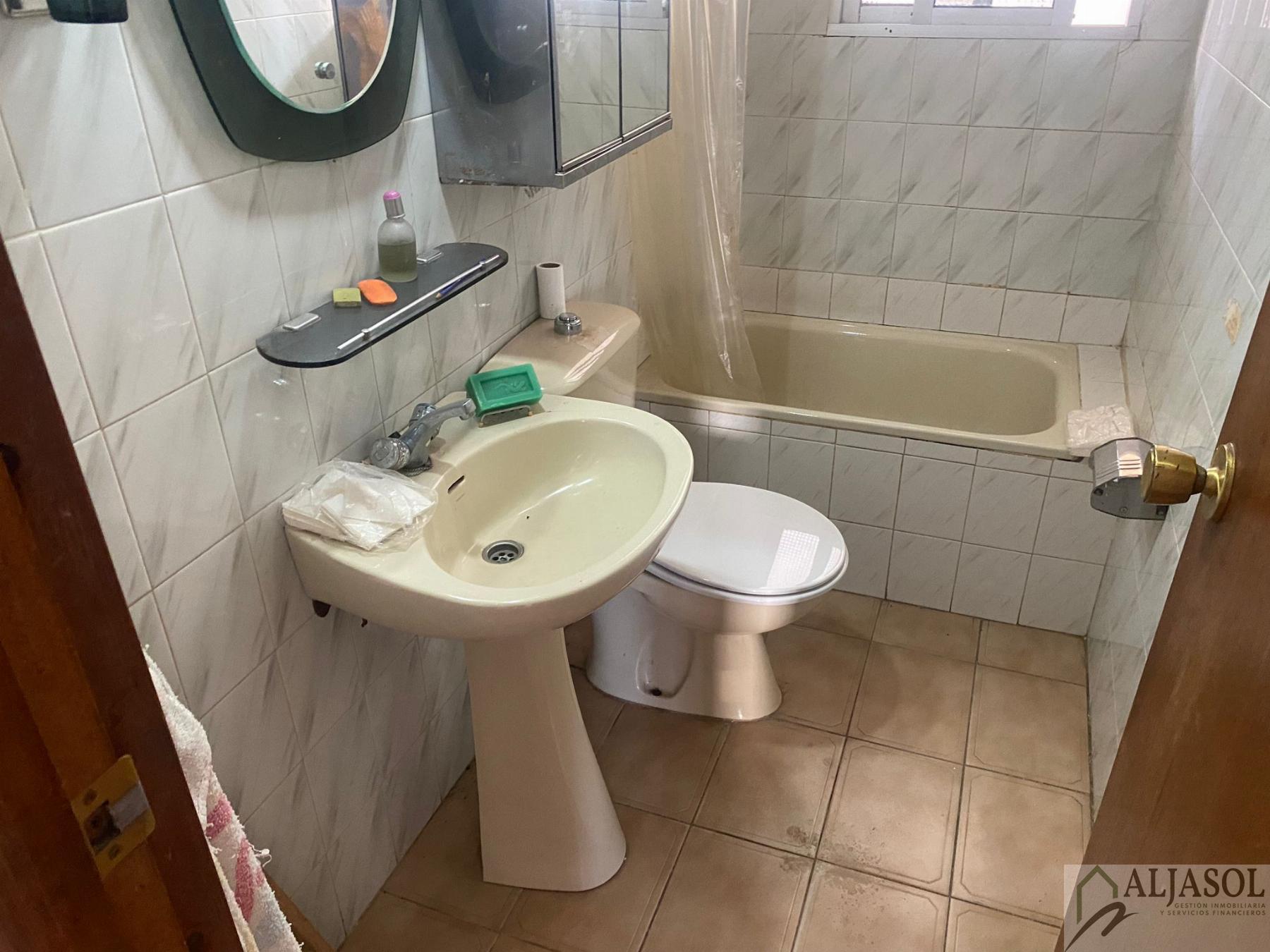 For sale of house in Villanueva del Ariscal