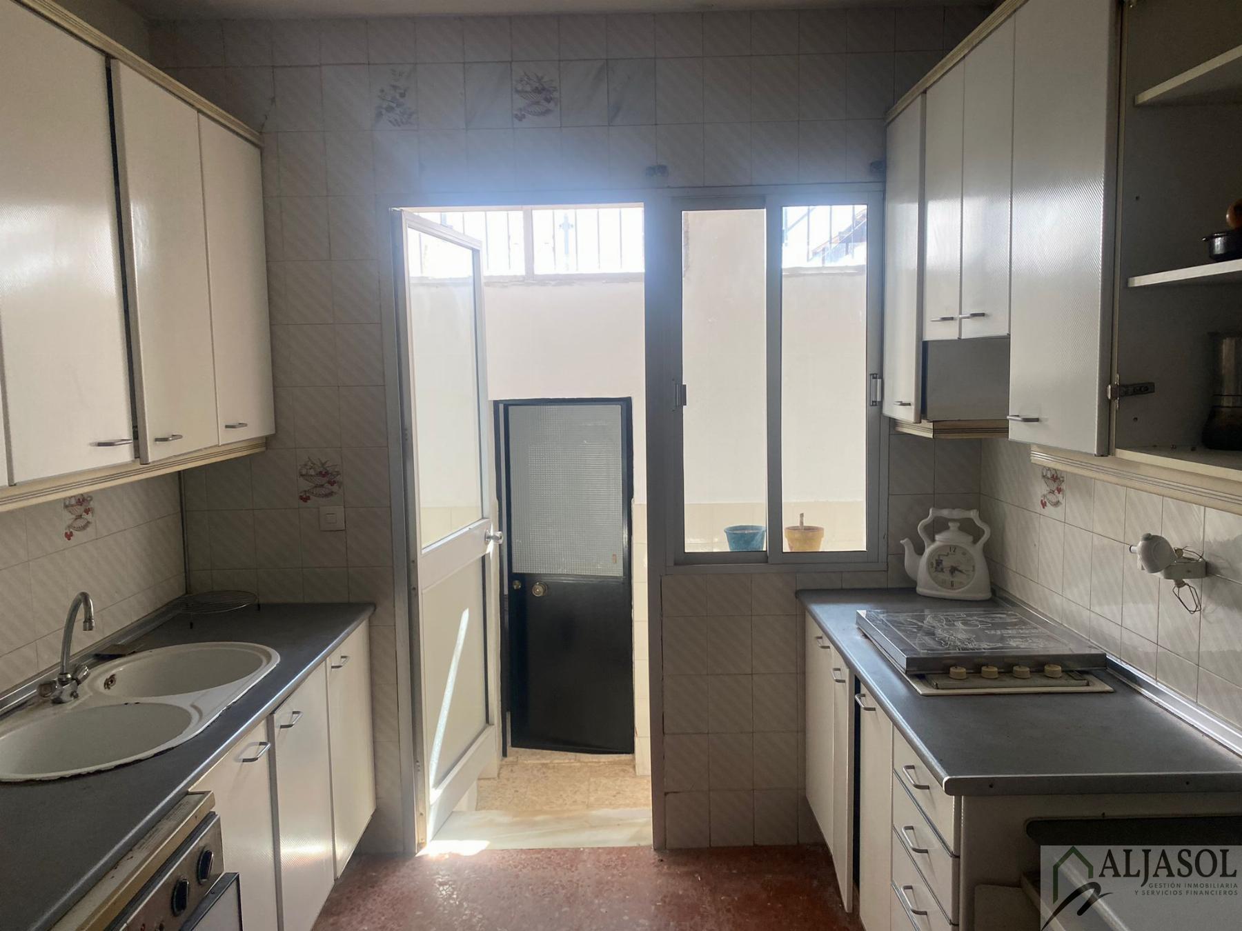 For sale of house in Villanueva del Ariscal