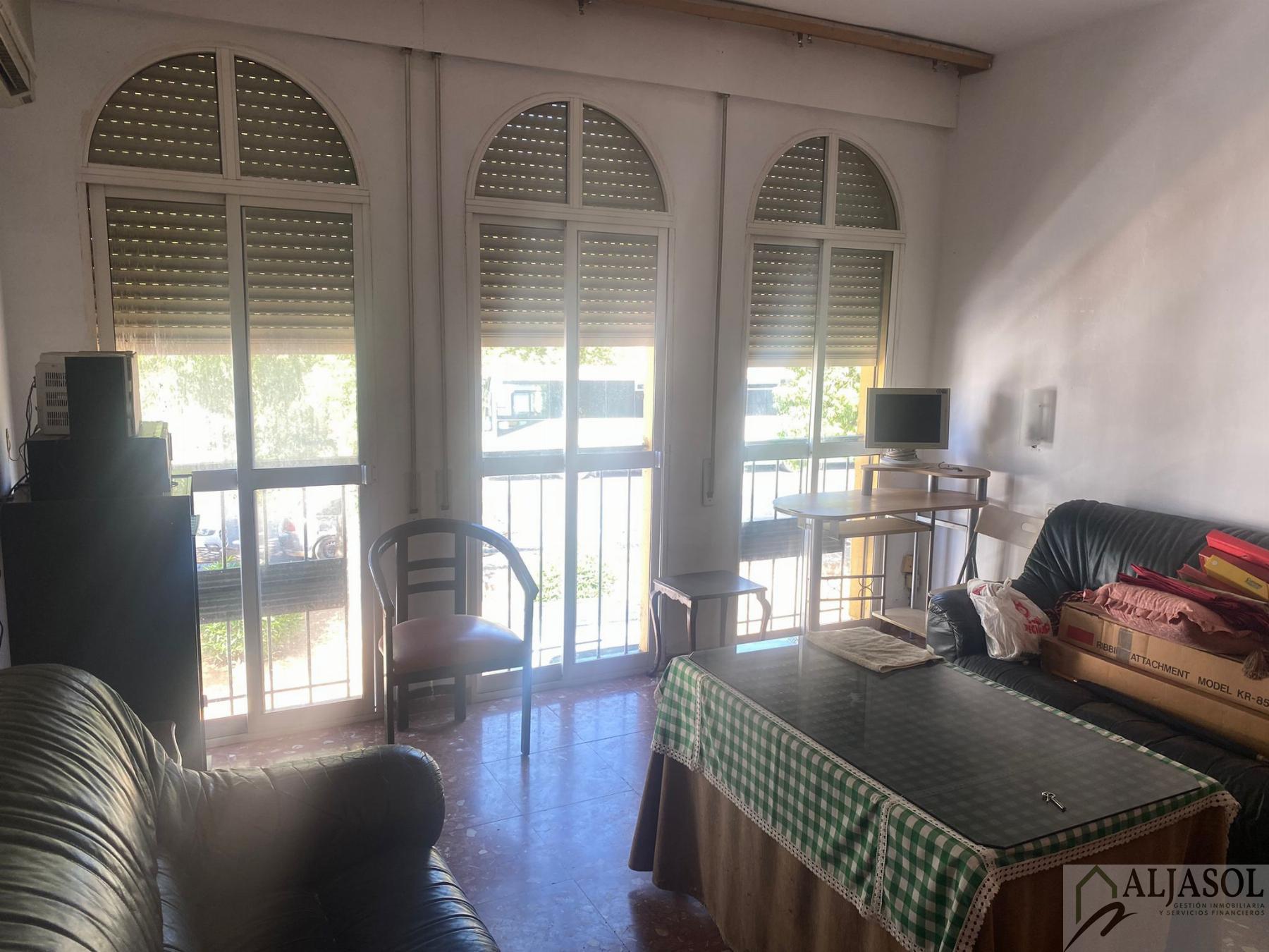 For sale of house in Villanueva del Ariscal