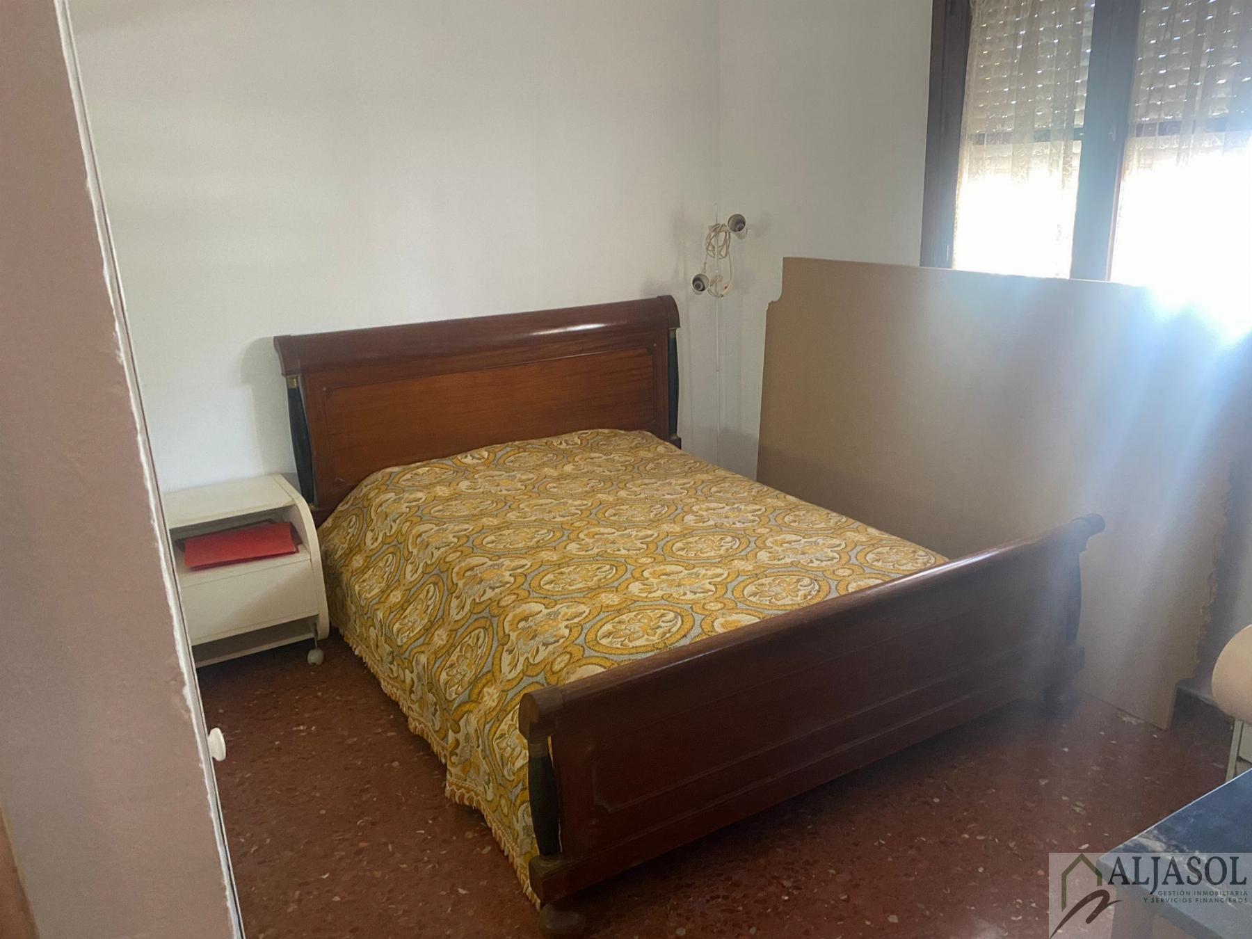 For sale of house in Villanueva del Ariscal