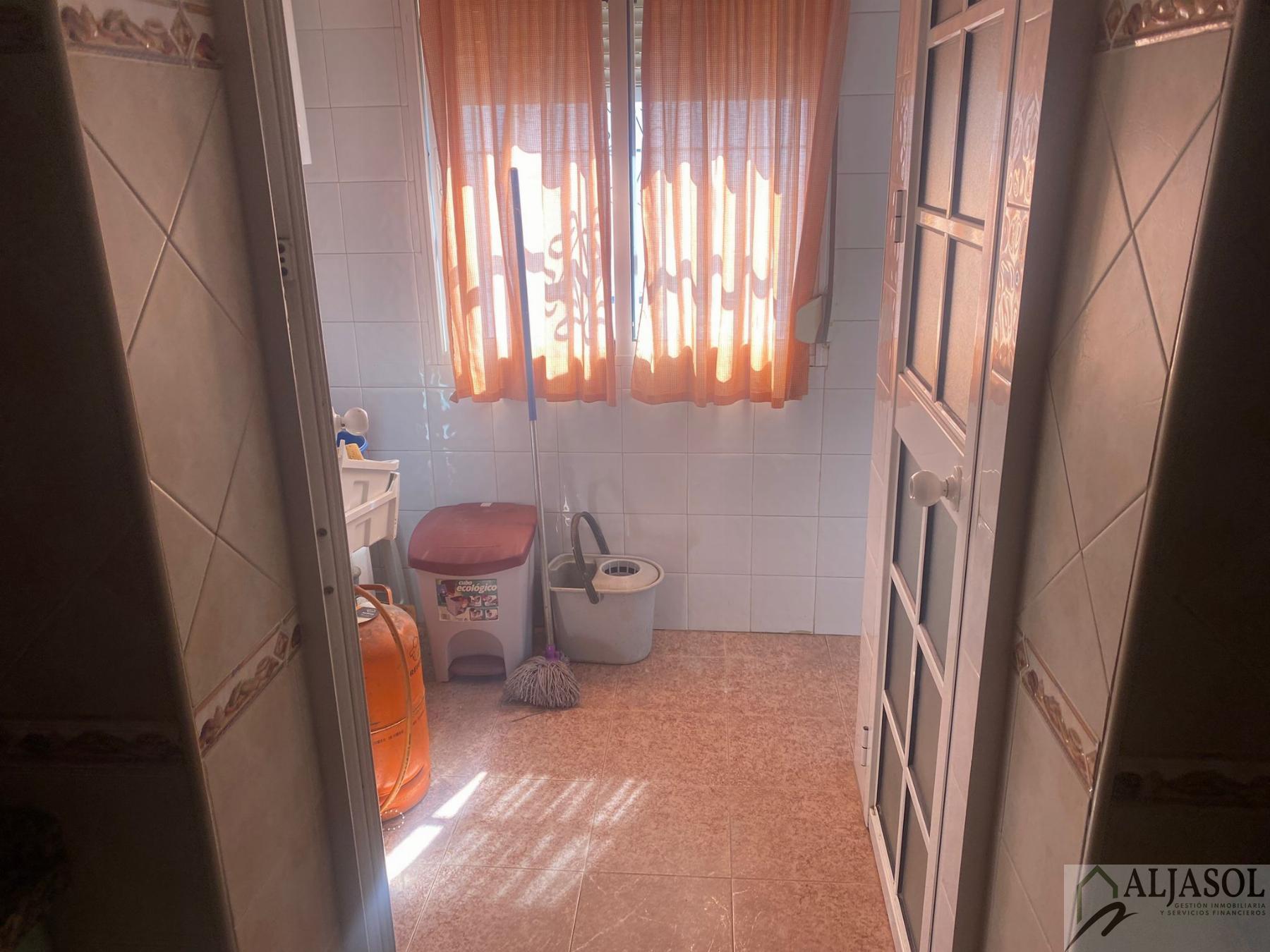 For sale of house in Villanueva del Ariscal