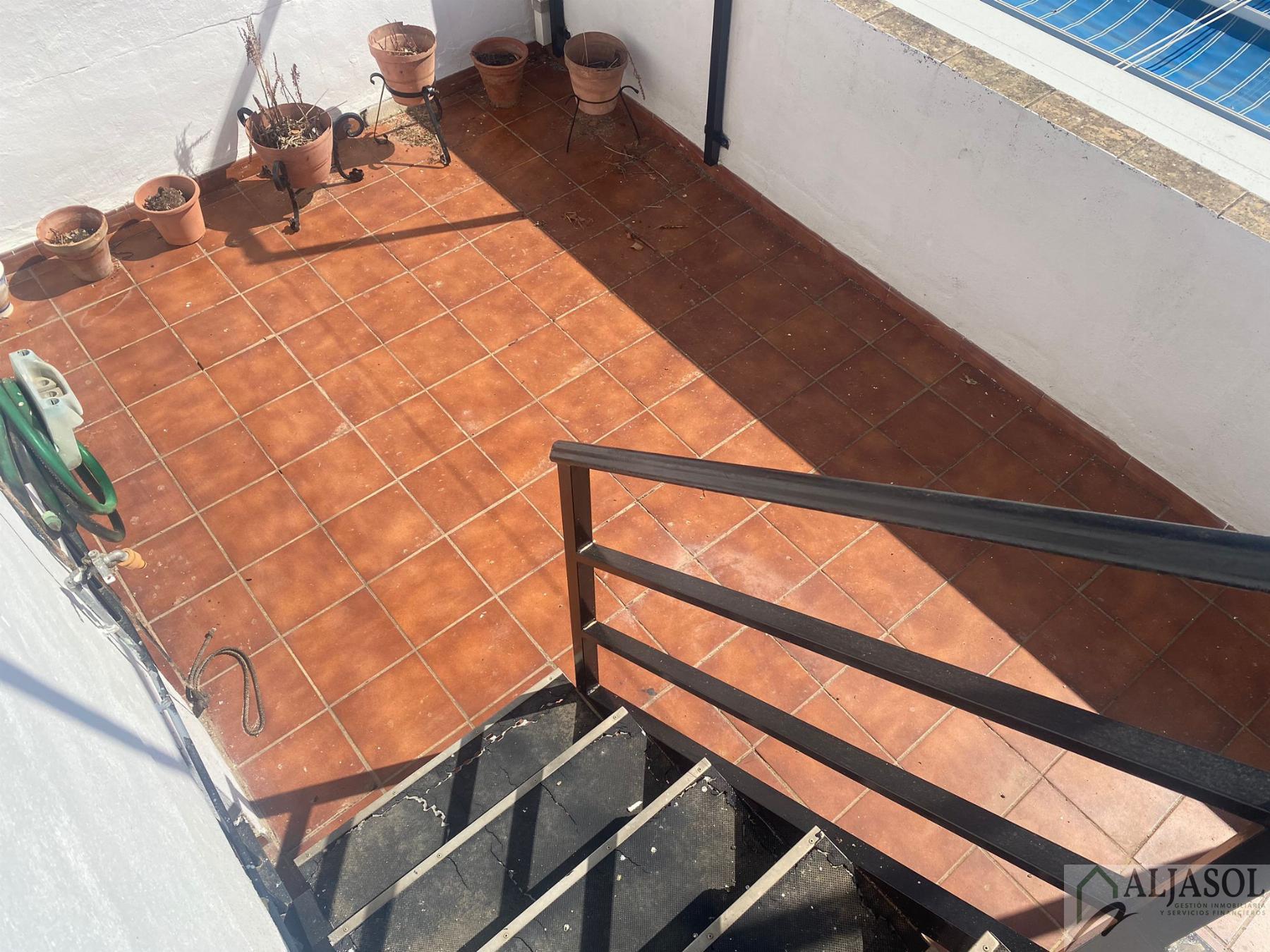 For sale of house in Villanueva del Ariscal