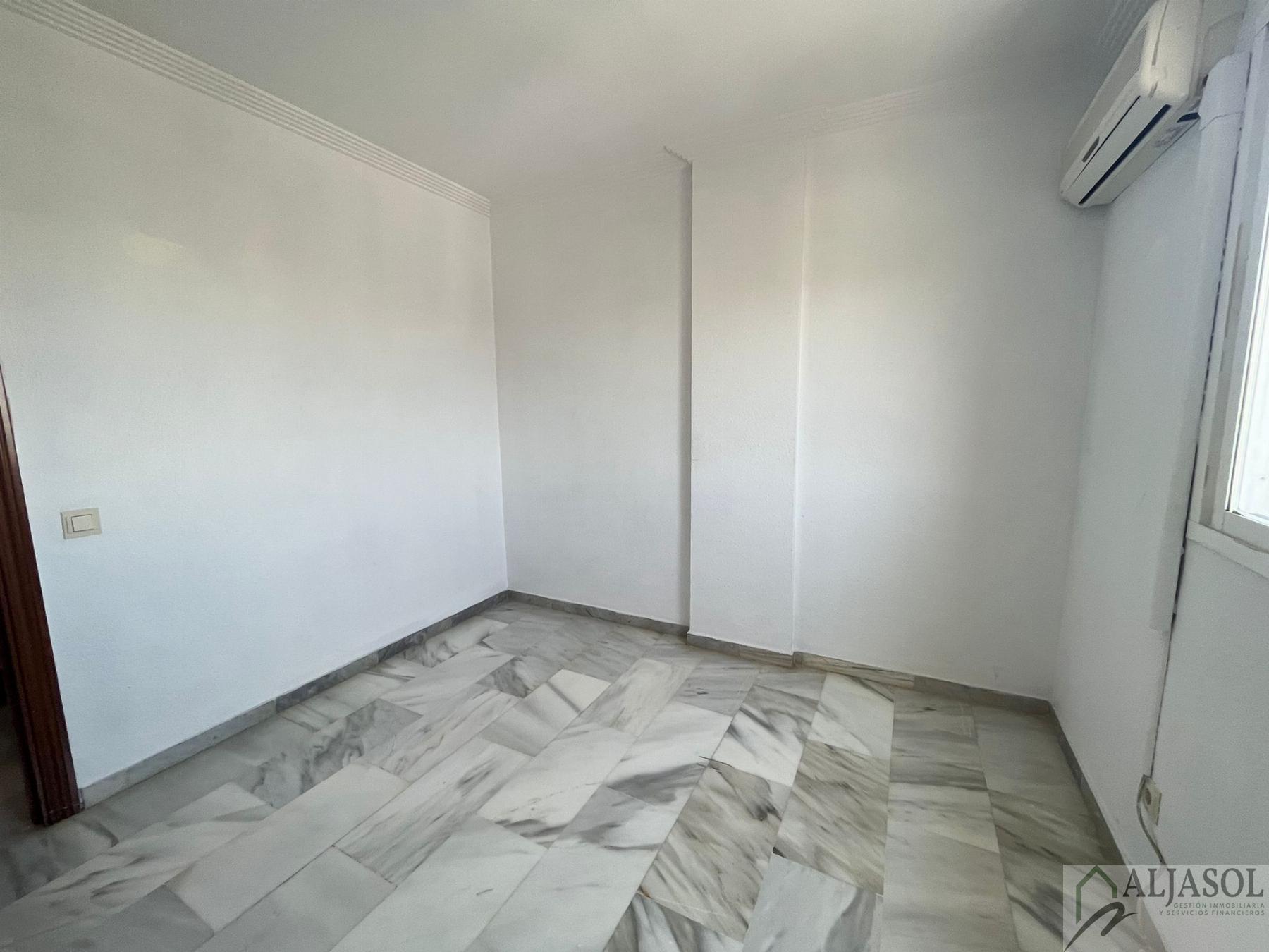 For sale of house in Mairena del Aljarafe