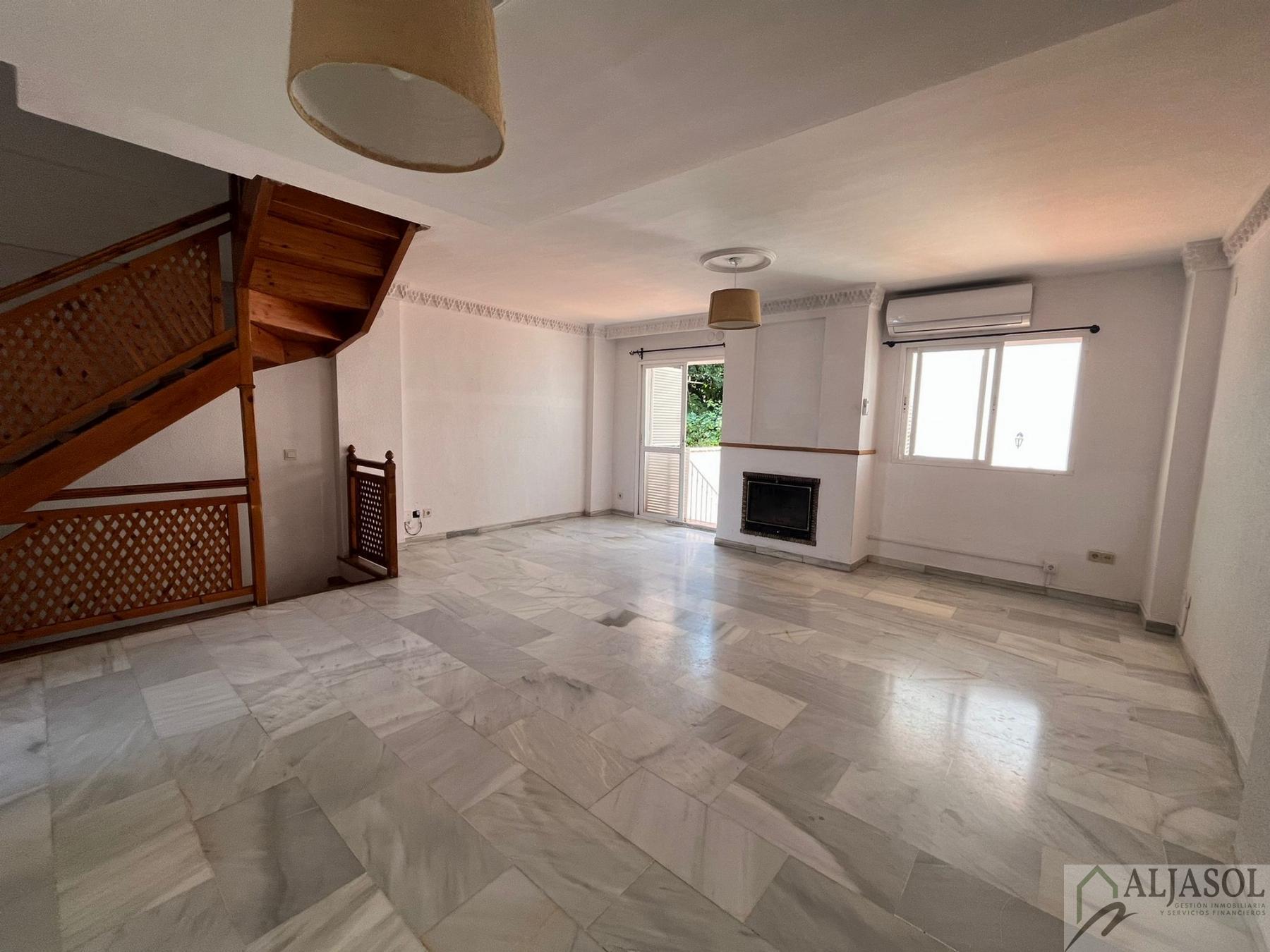 For sale of house in Mairena del Aljarafe