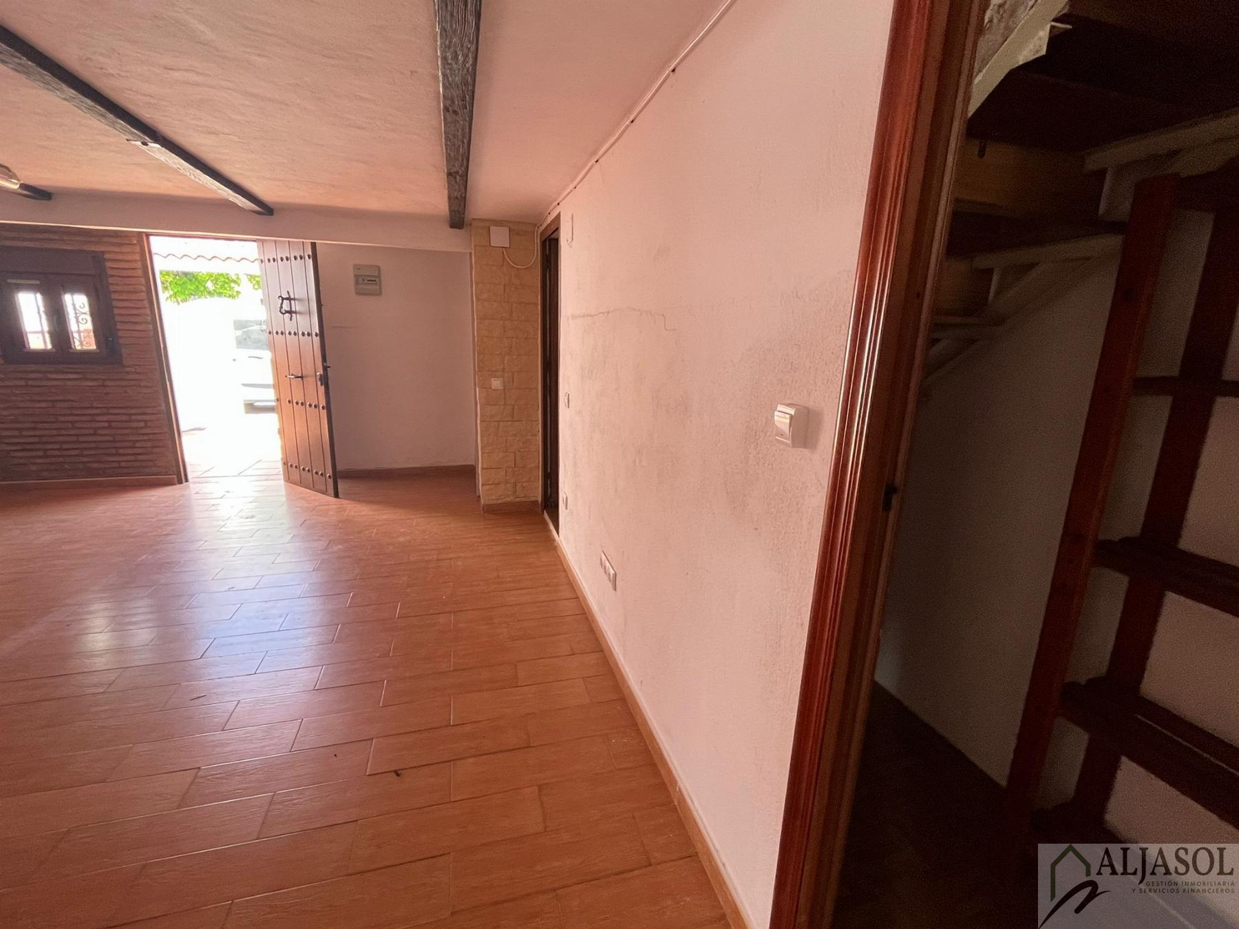 For sale of house in Mairena del Aljarafe
