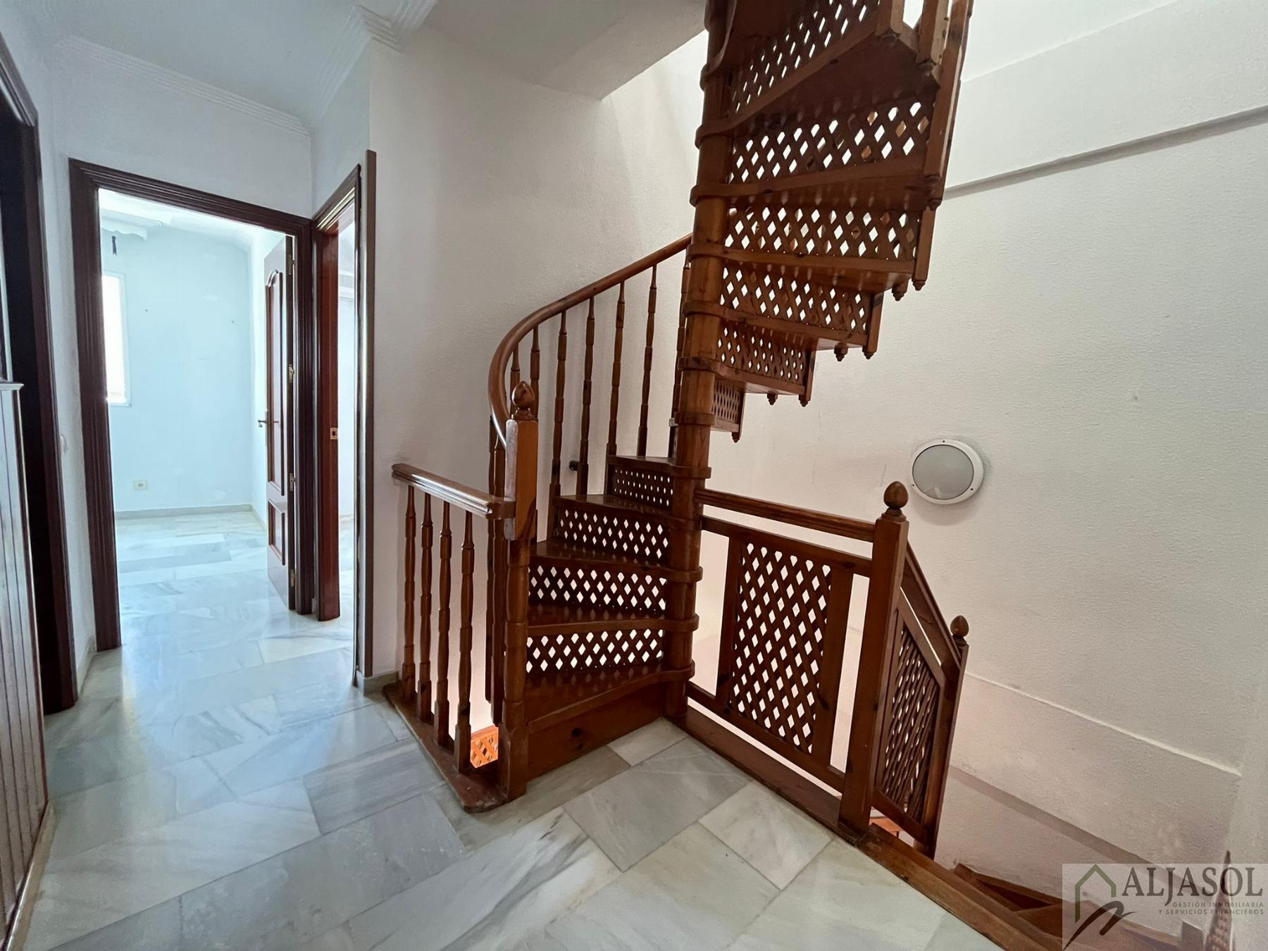For sale of house in Mairena del Aljarafe