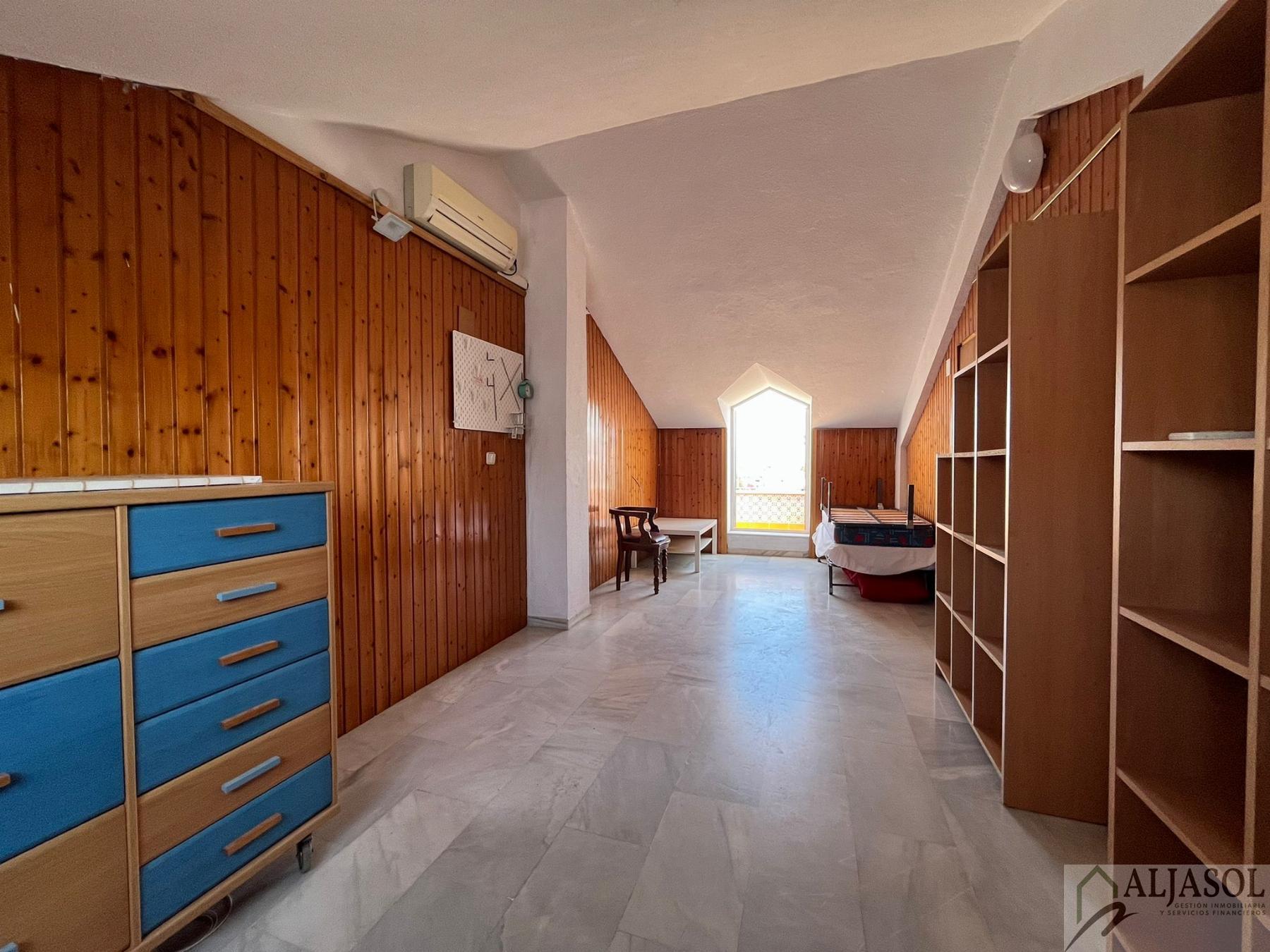 For sale of house in Mairena del Aljarafe