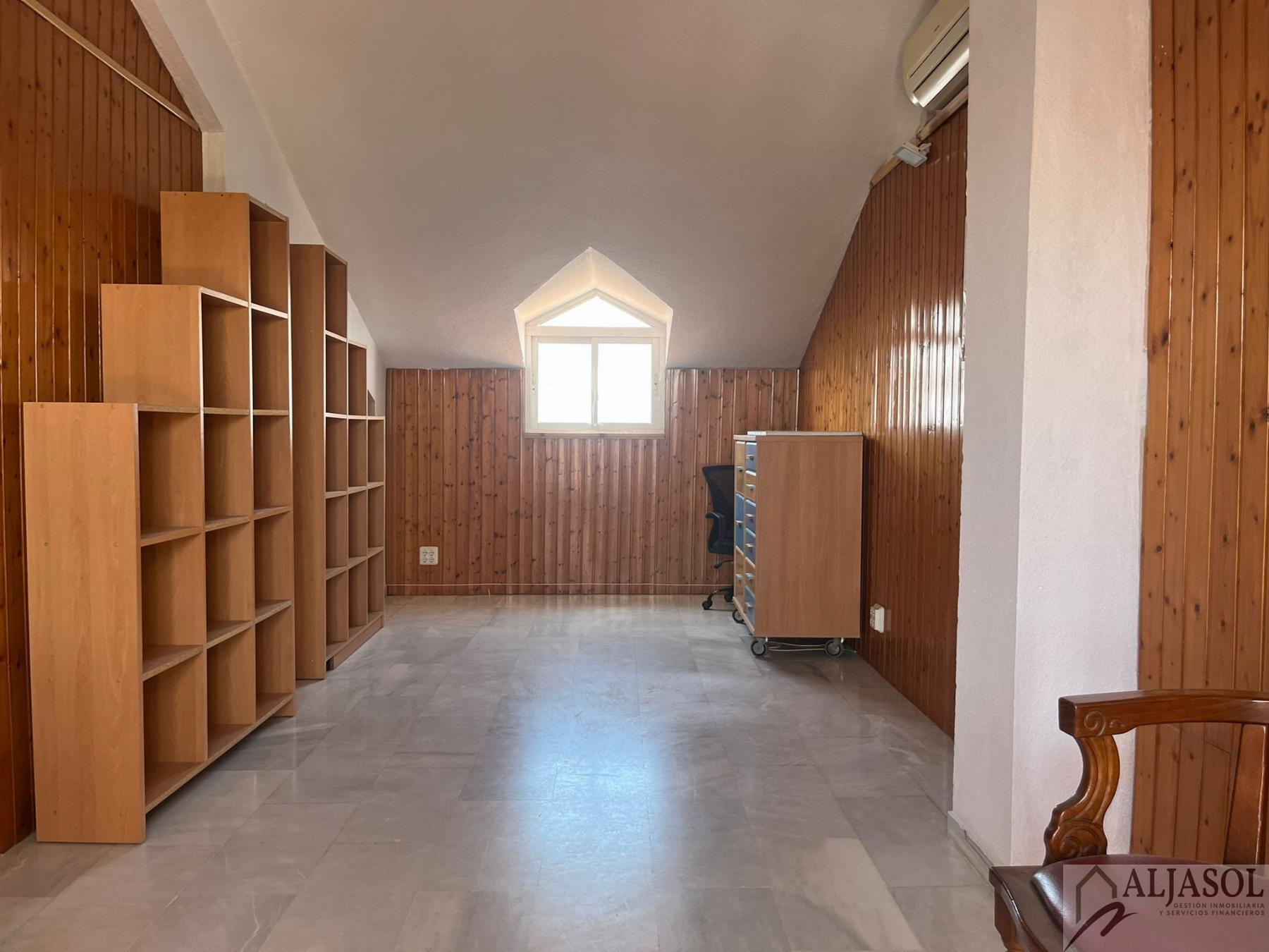For sale of house in Mairena del Aljarafe