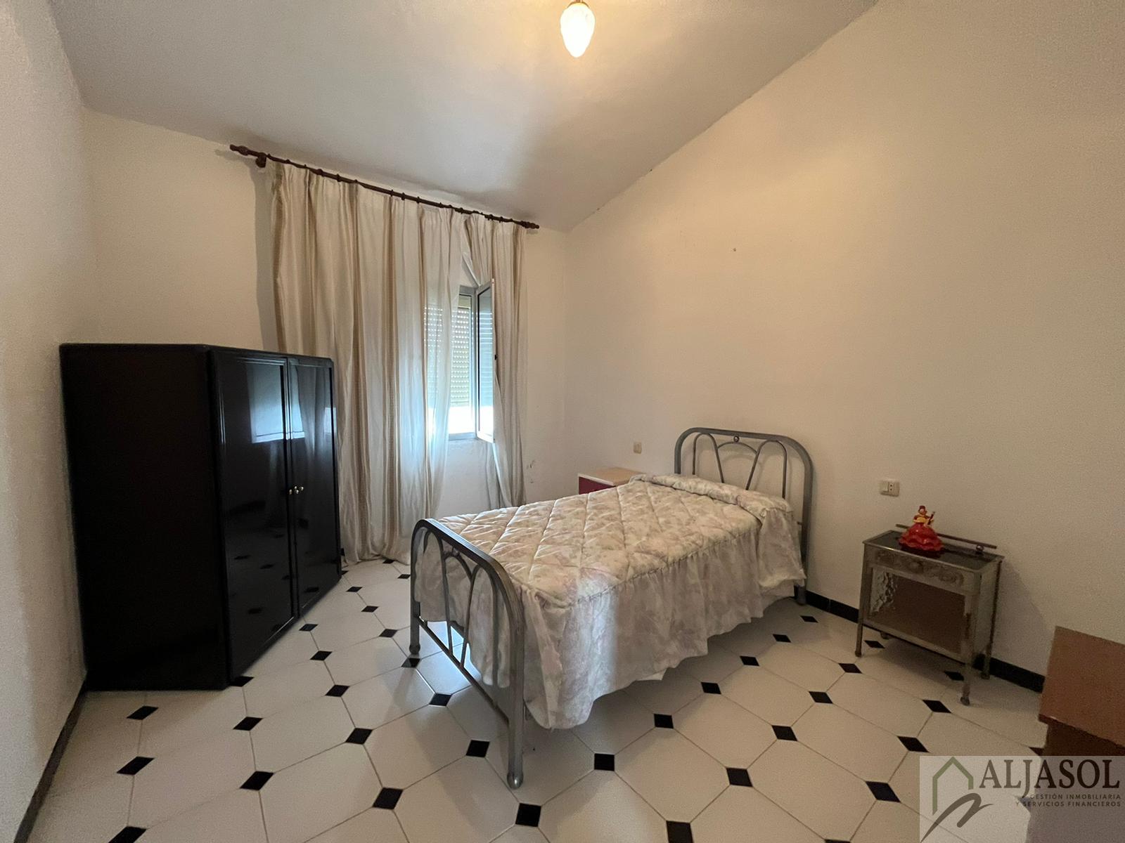 For sale of house in Olivares