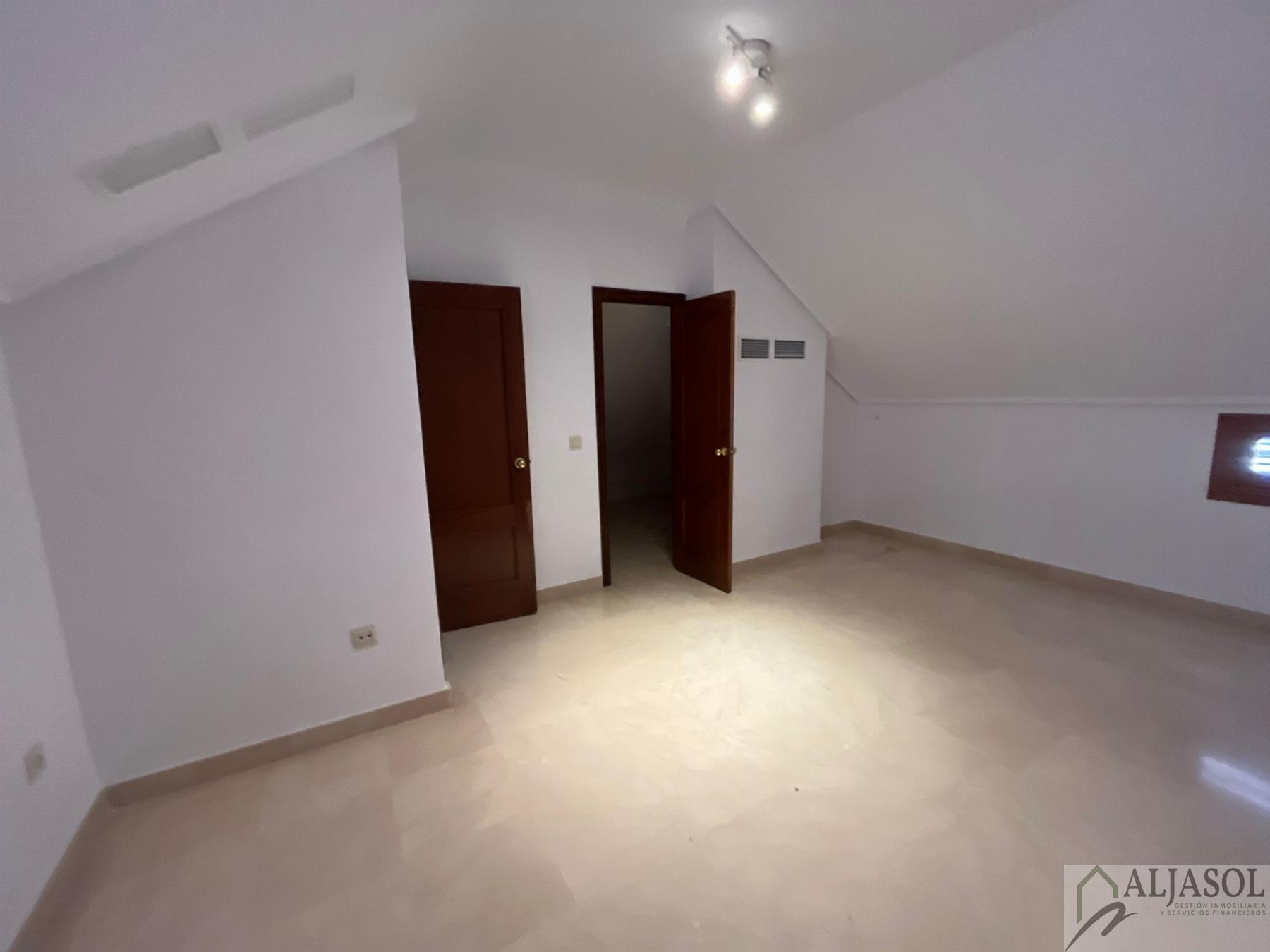 Venta de chalet en Valencina de la Concepción