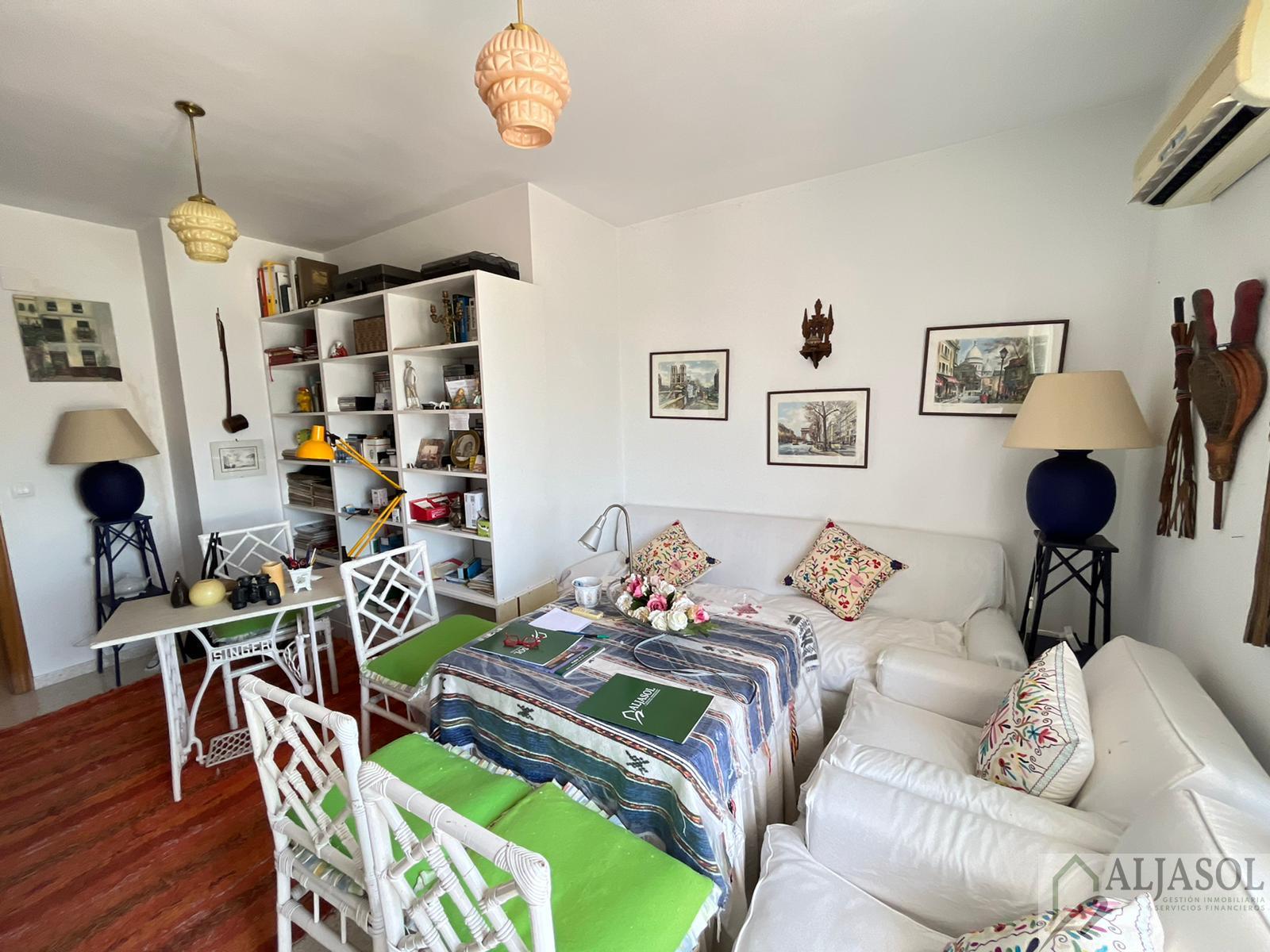 For sale of flat in Coria del Río