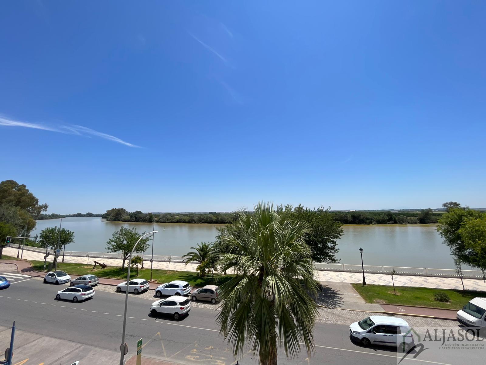 For sale of flat in Coria del Río
