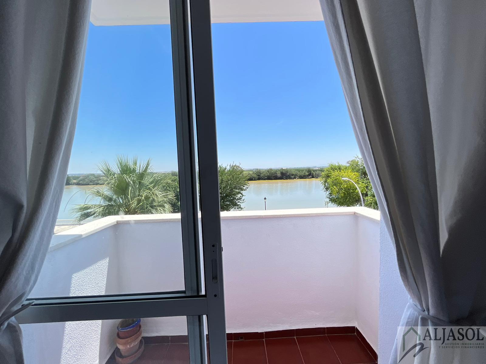 For sale of flat in Coria del Río