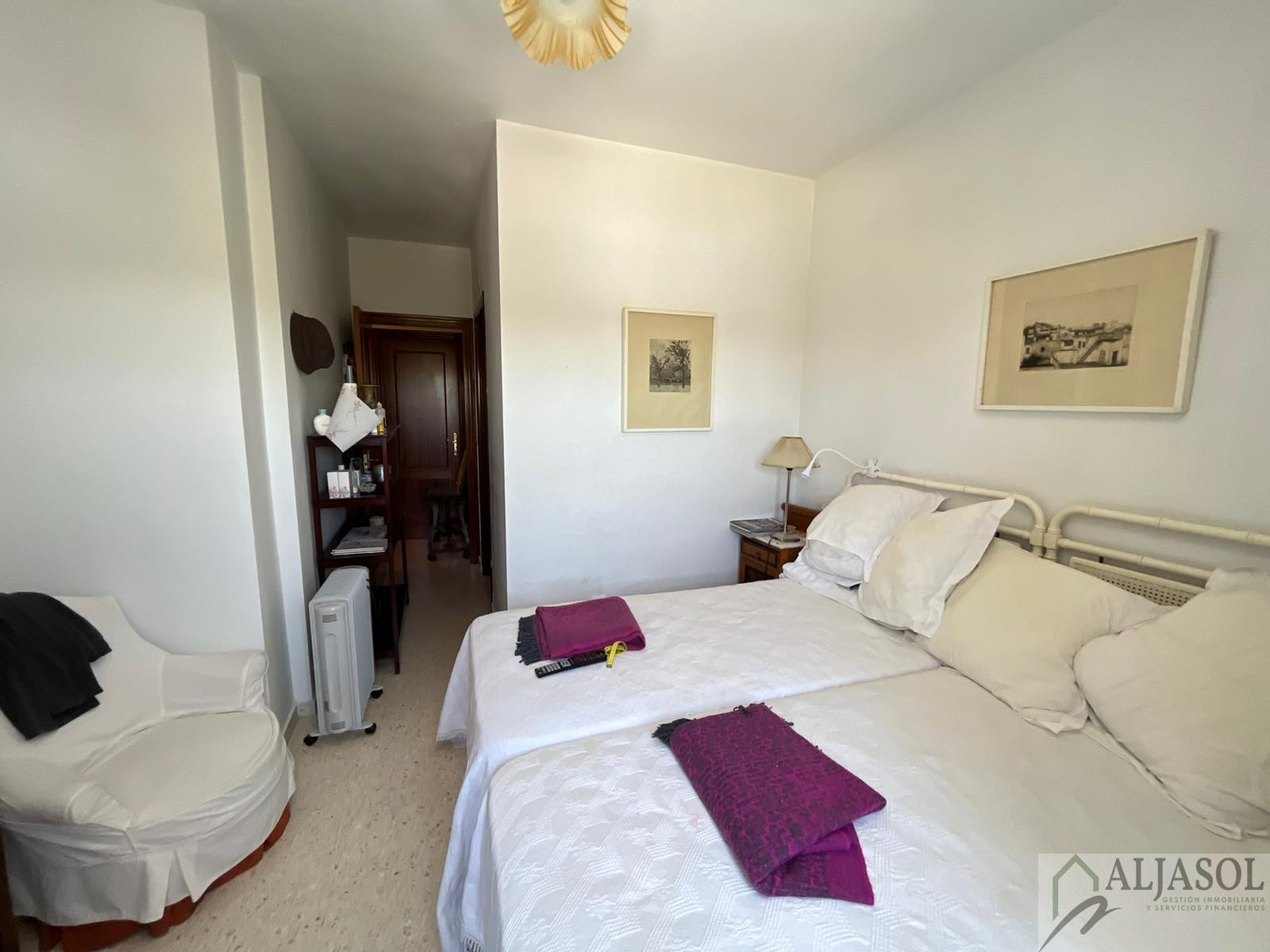 For sale of flat in Coria del Río