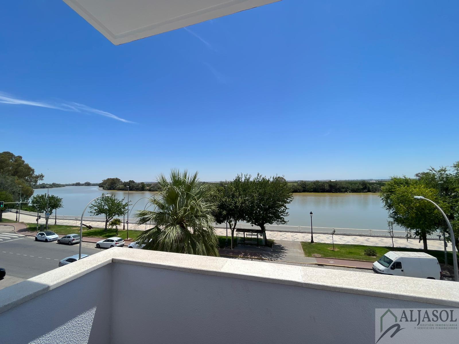 For sale of flat in Coria del Río