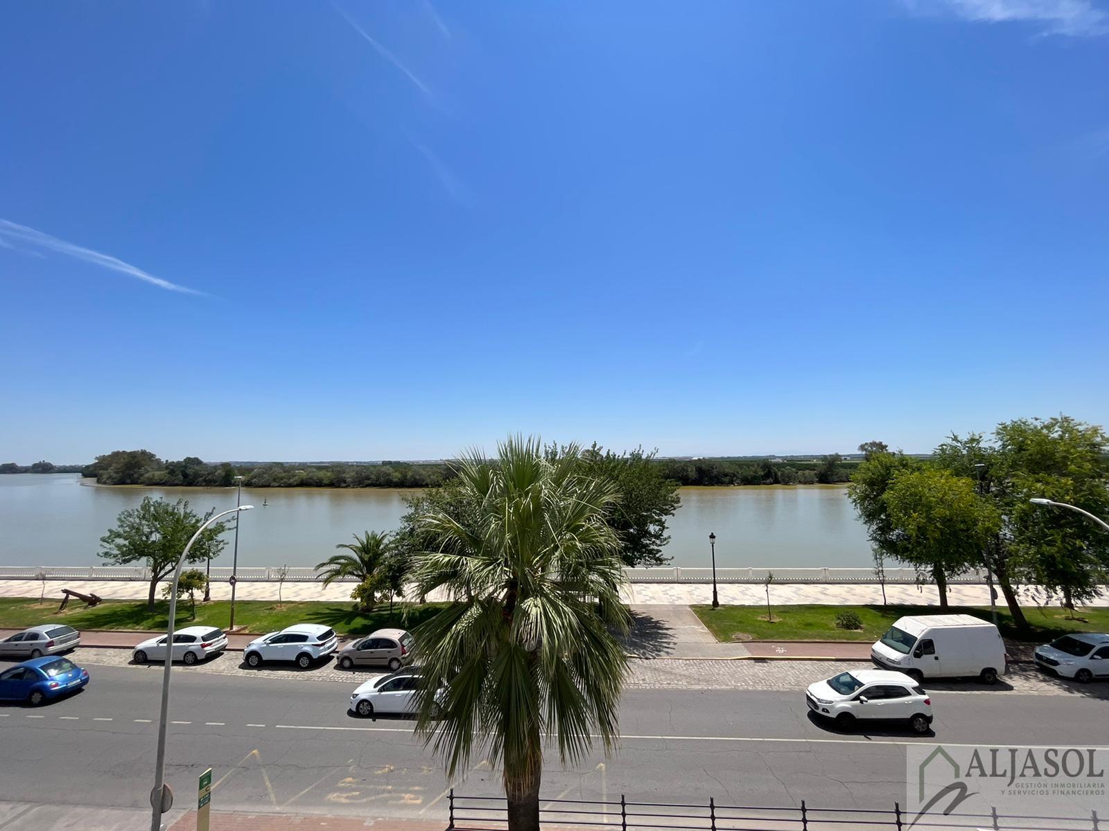 For sale of flat in Coria del Río