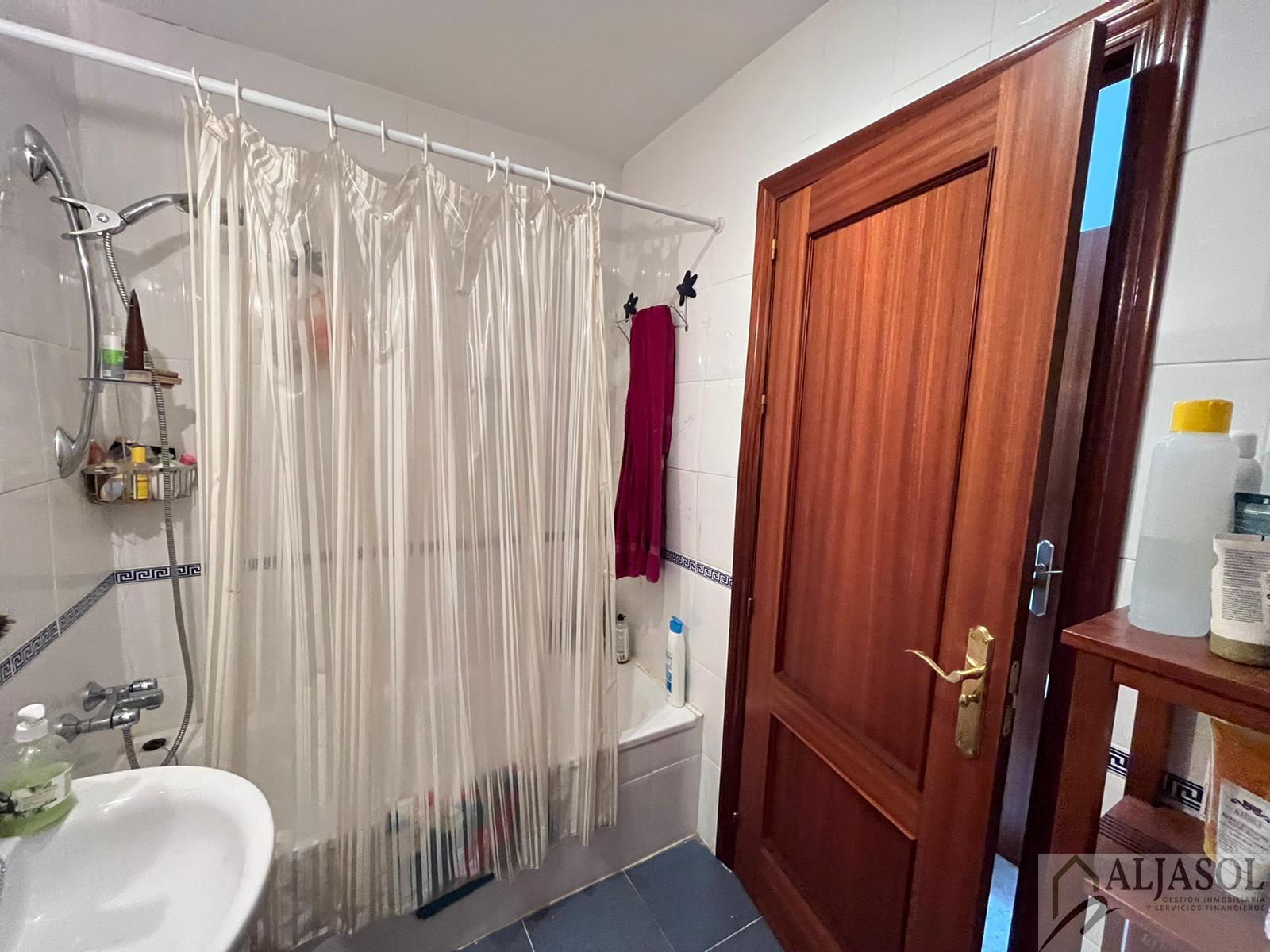 For sale of flat in Coria del Río