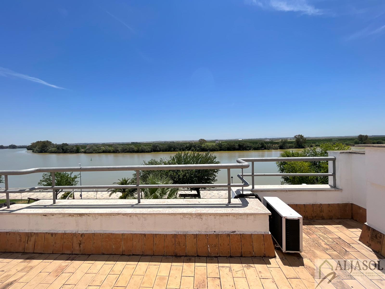 For sale of flat in Coria del Río