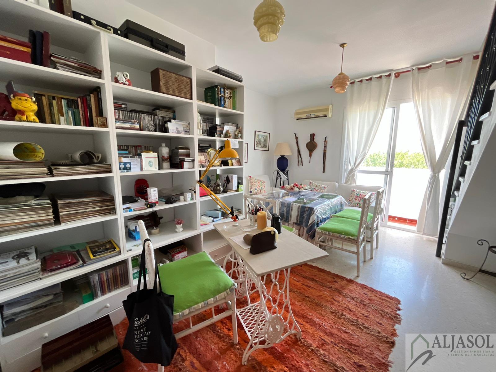 For sale of flat in Coria del Río