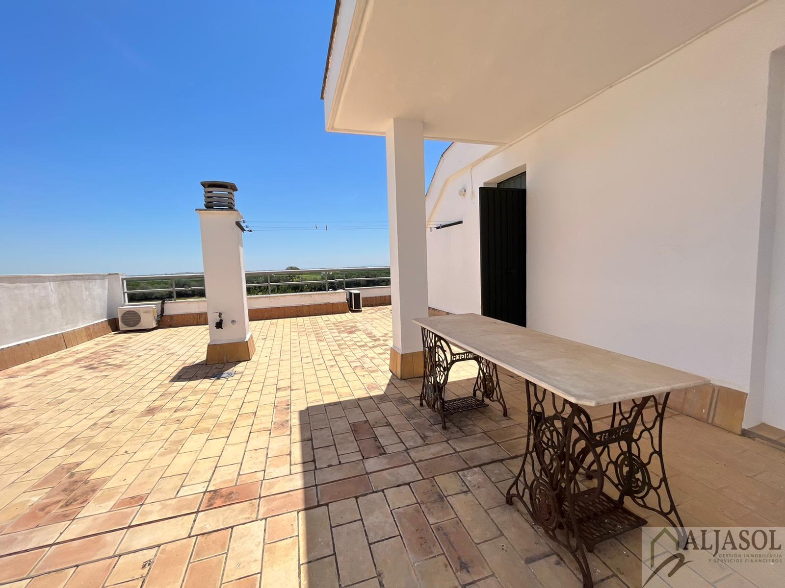 For sale of flat in Coria del Río