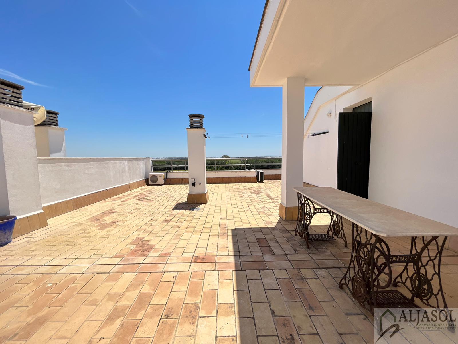 For sale of flat in Coria del Río