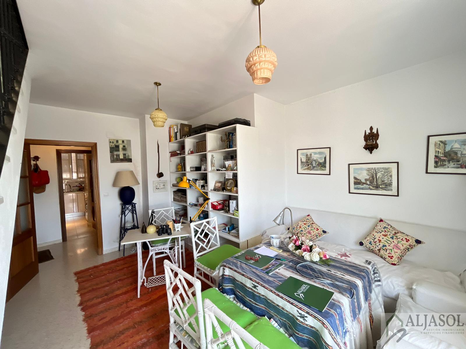 For sale of flat in Coria del Río