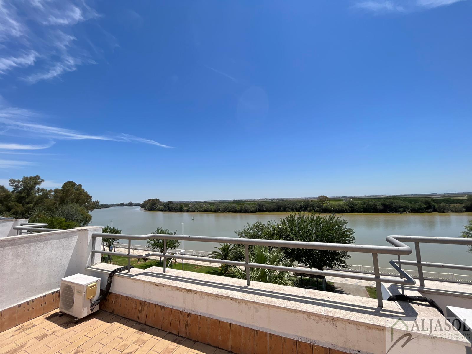 For sale of flat in Coria del Río