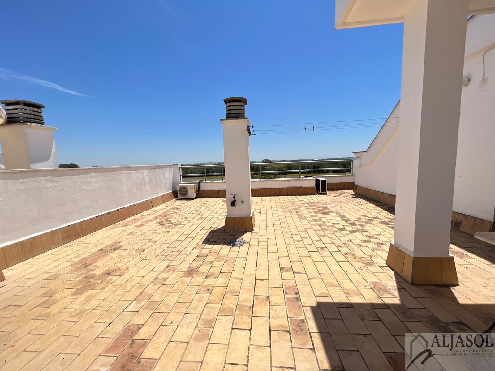 For sale of flat in Coria del Río