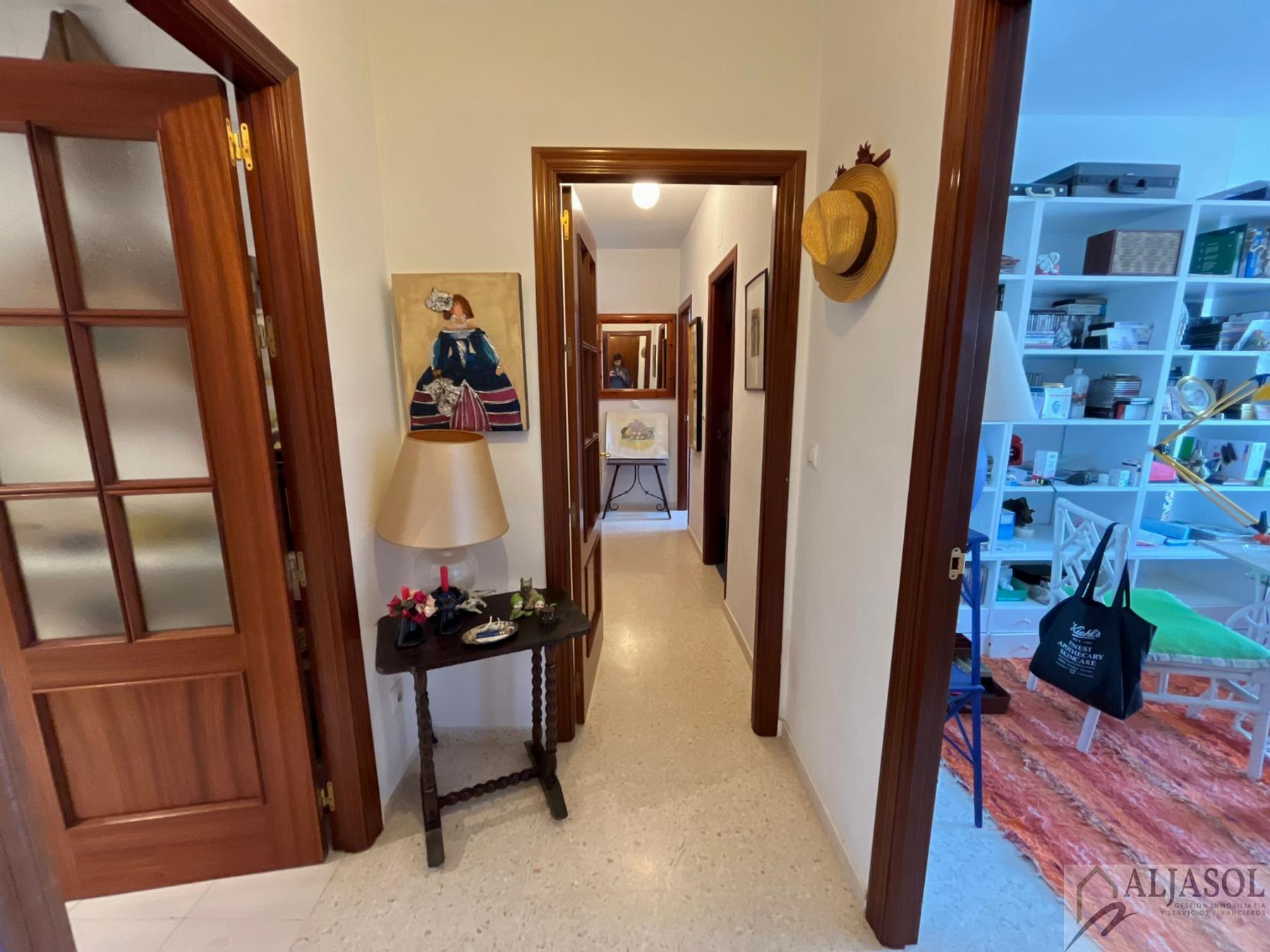 For sale of flat in Coria del Río