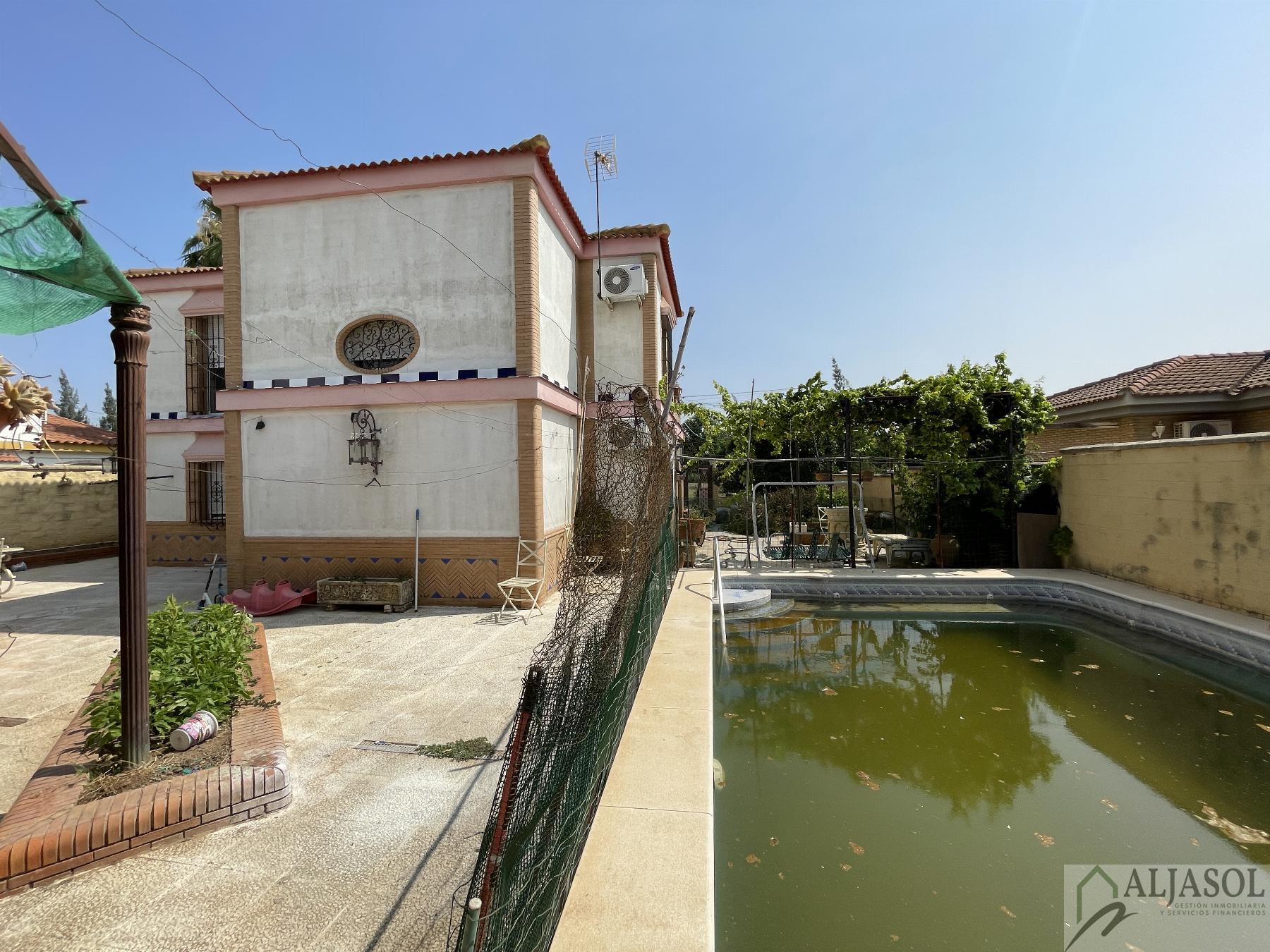 For sale of chalet in Bollullos de la Mitación