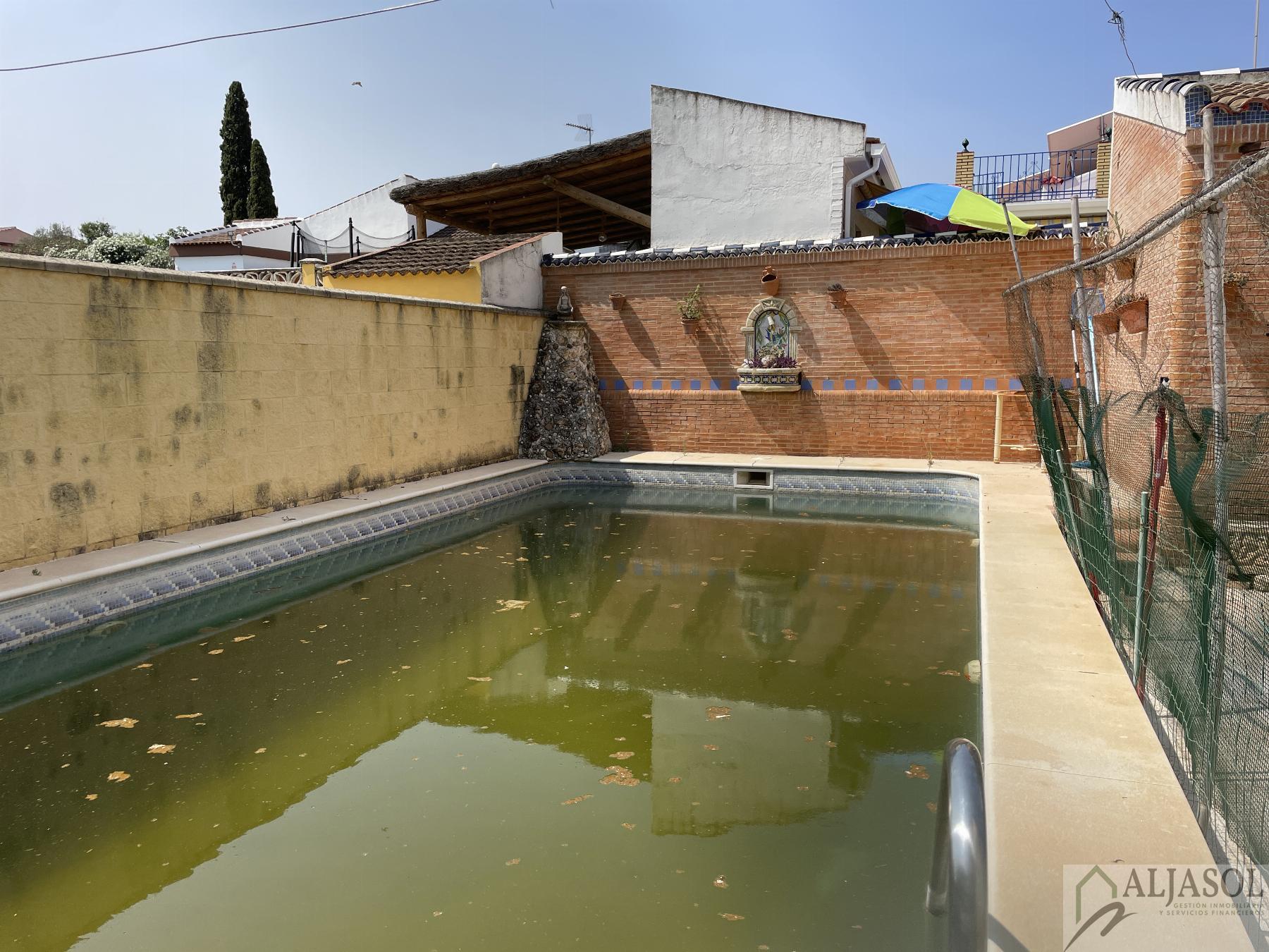 For sale of chalet in Bollullos de la Mitación