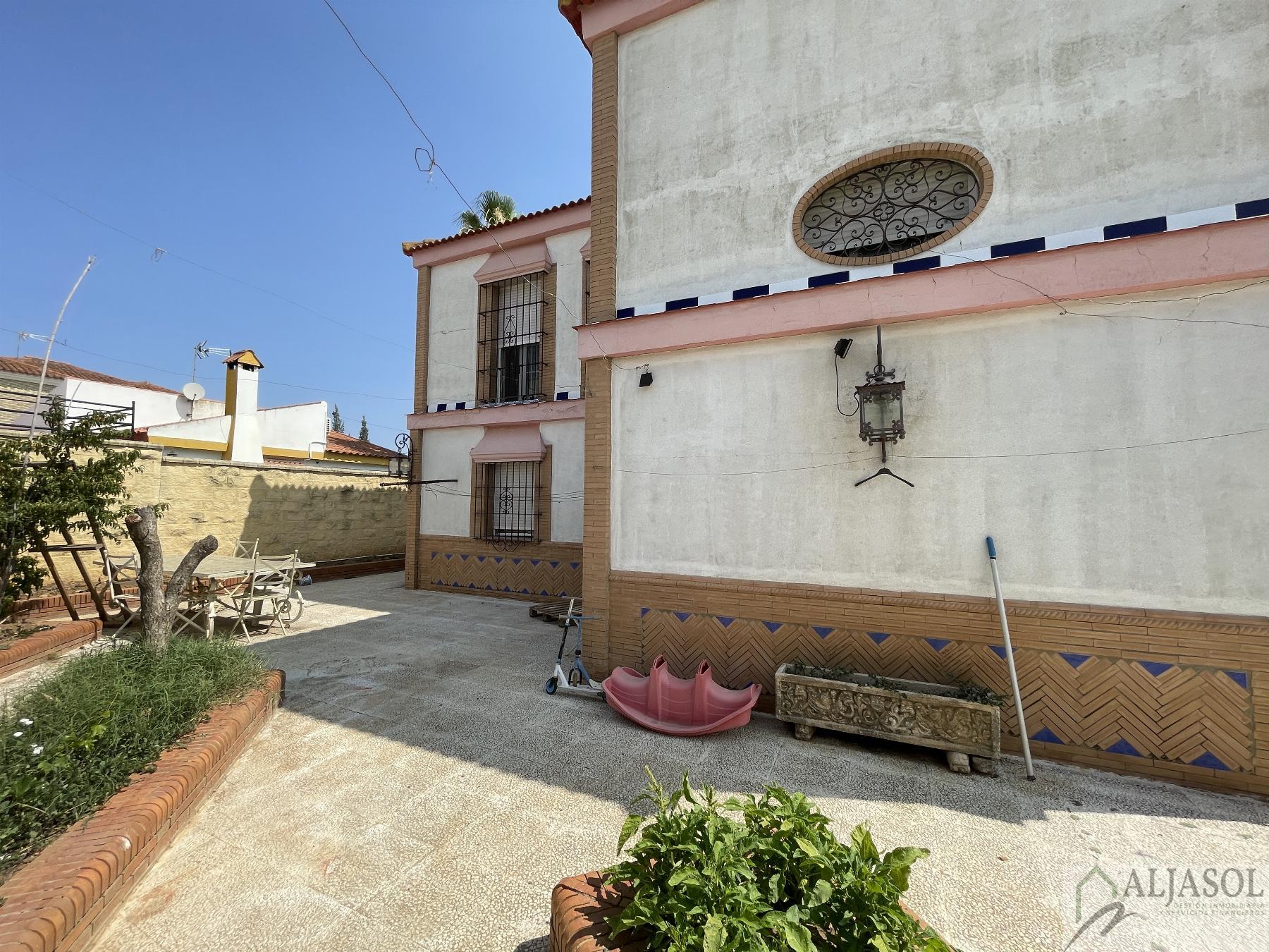 For sale of chalet in Bollullos de la Mitación