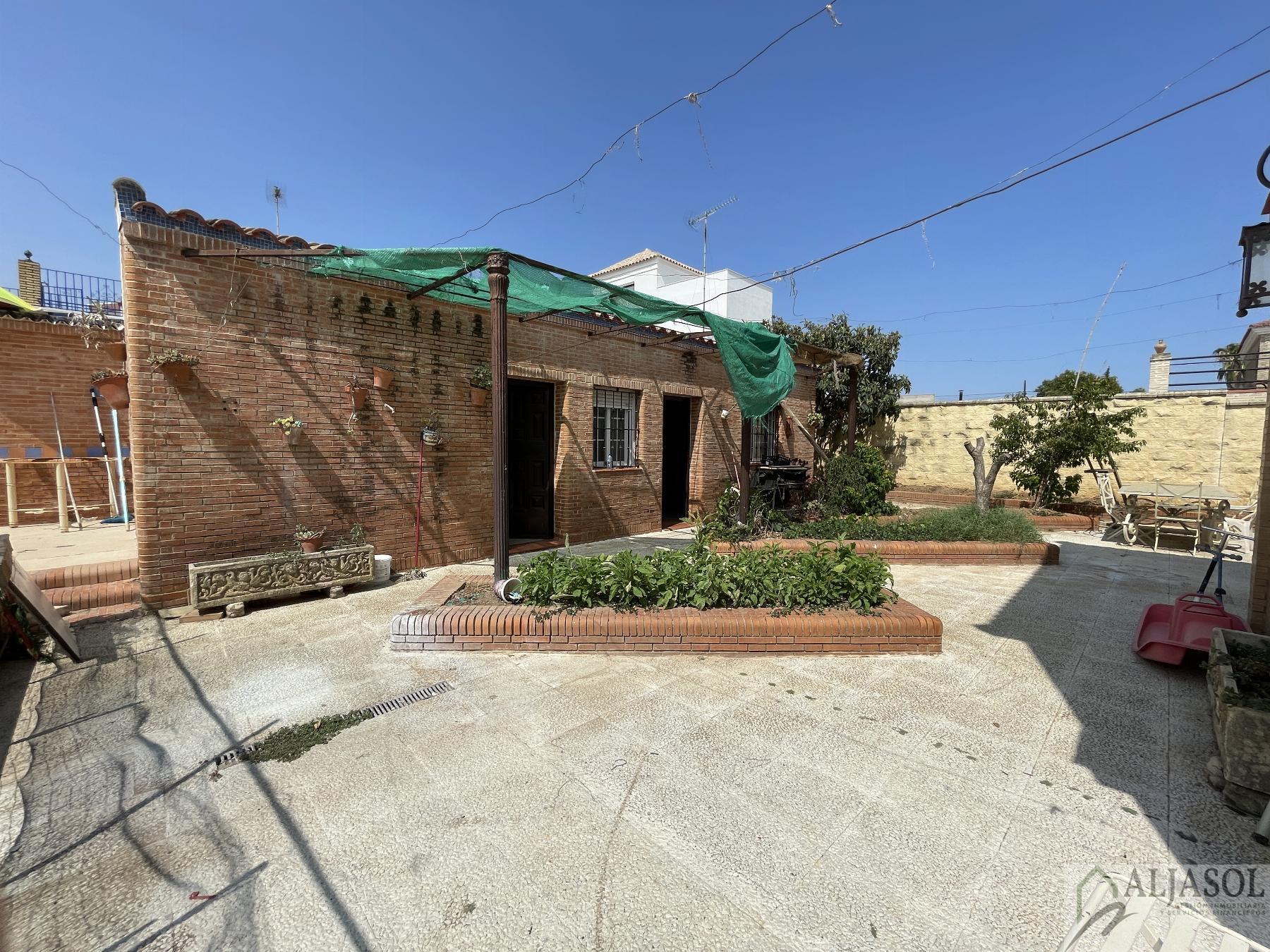 For sale of chalet in Bollullos de la Mitación