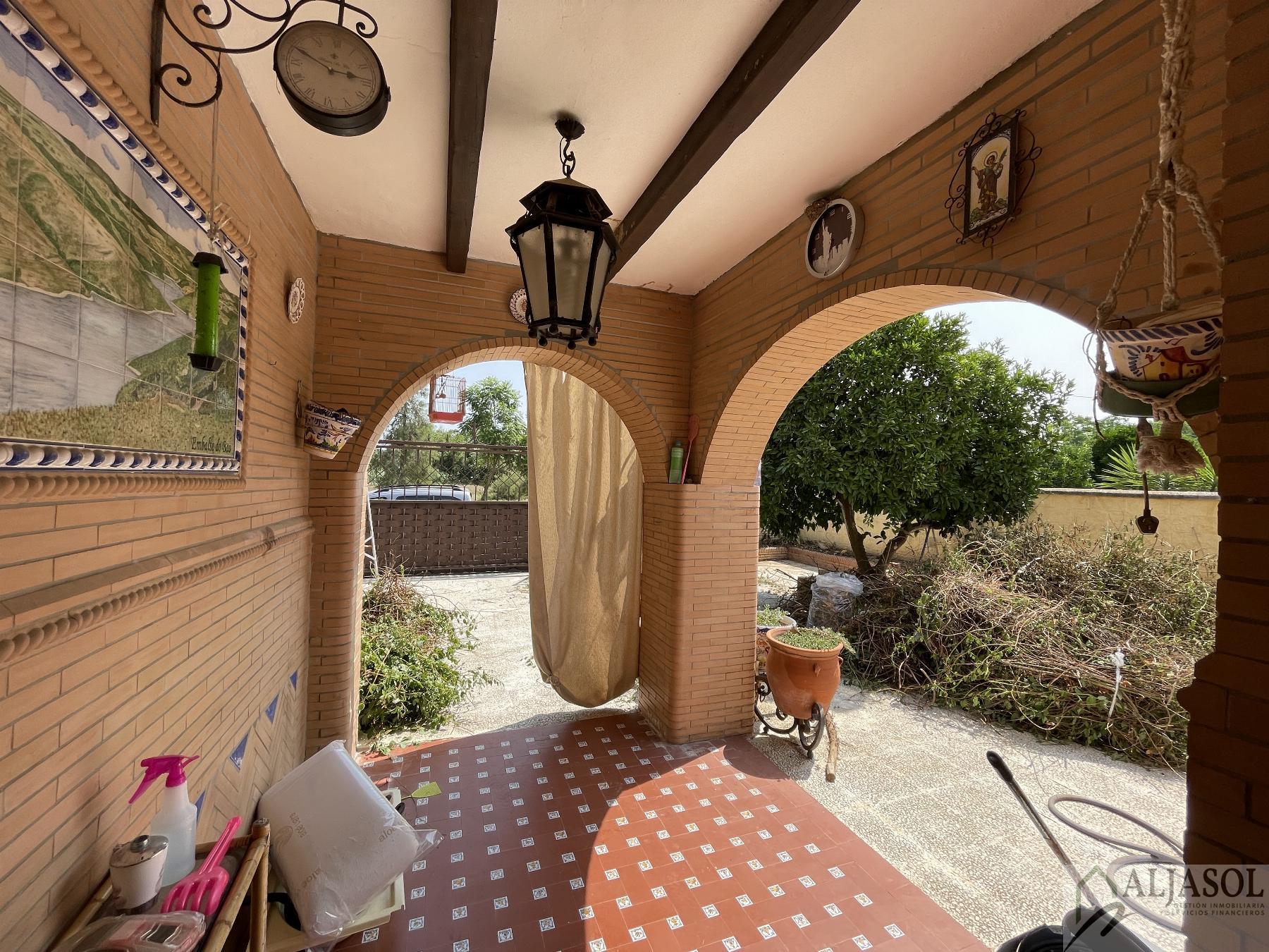 For sale of chalet in Bollullos de la Mitación