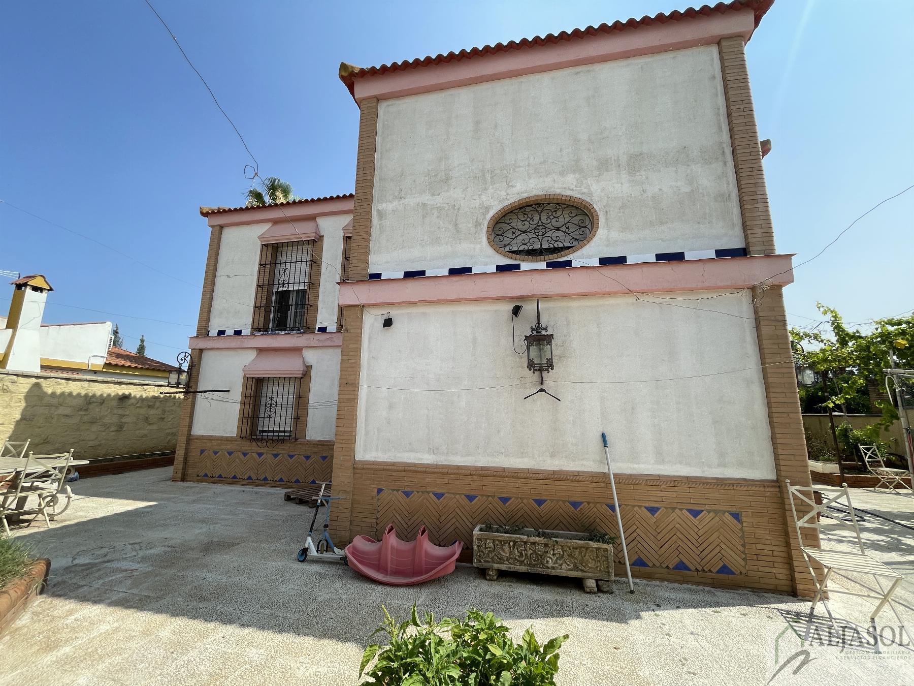 For sale of chalet in Bollullos de la Mitación