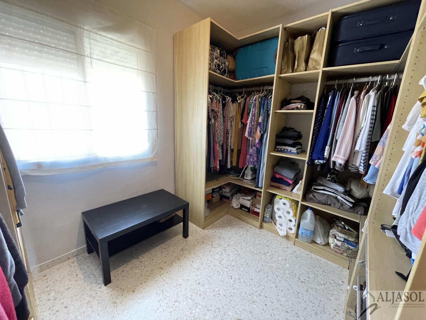 For sale of house in Almensilla