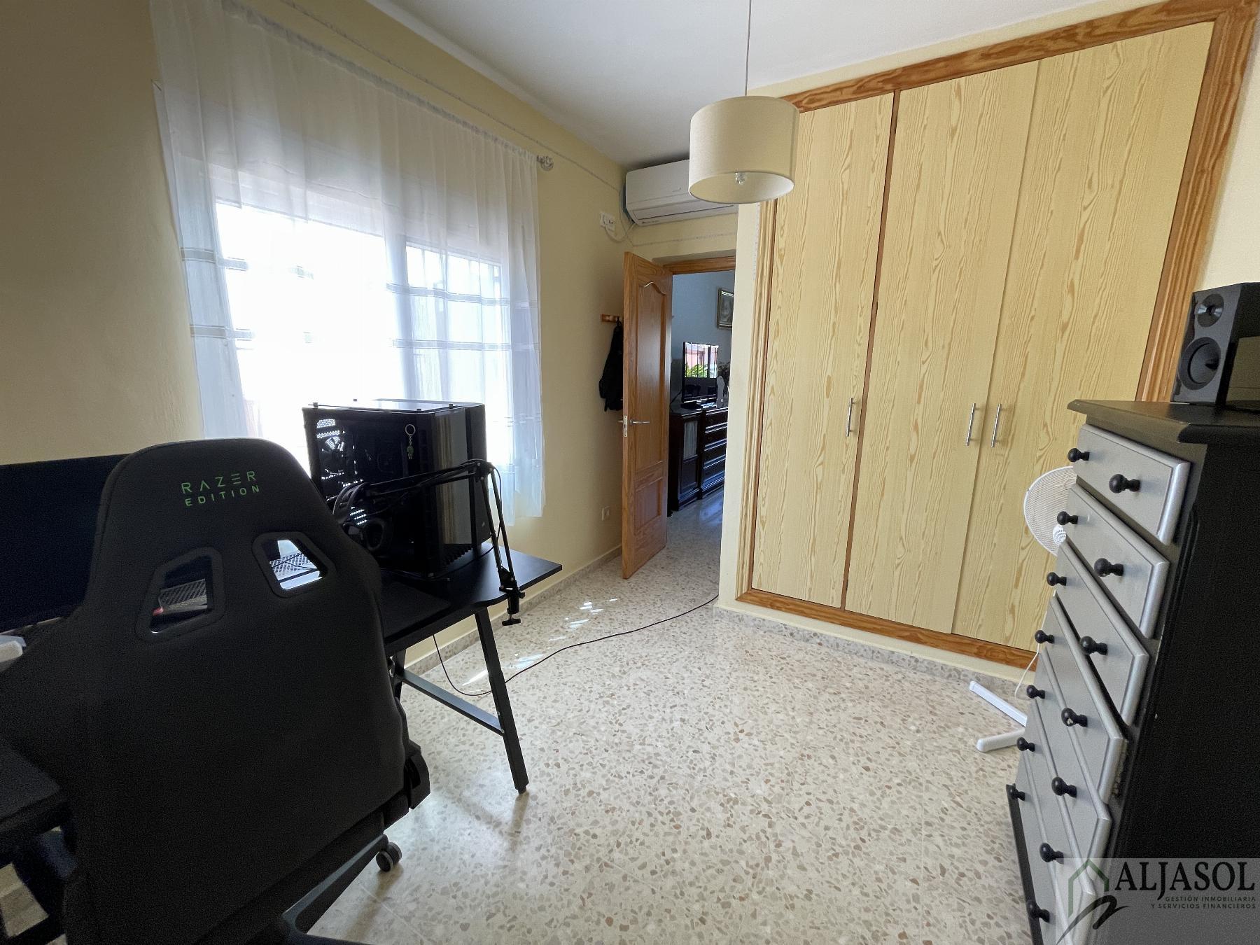 For sale of house in Almensilla