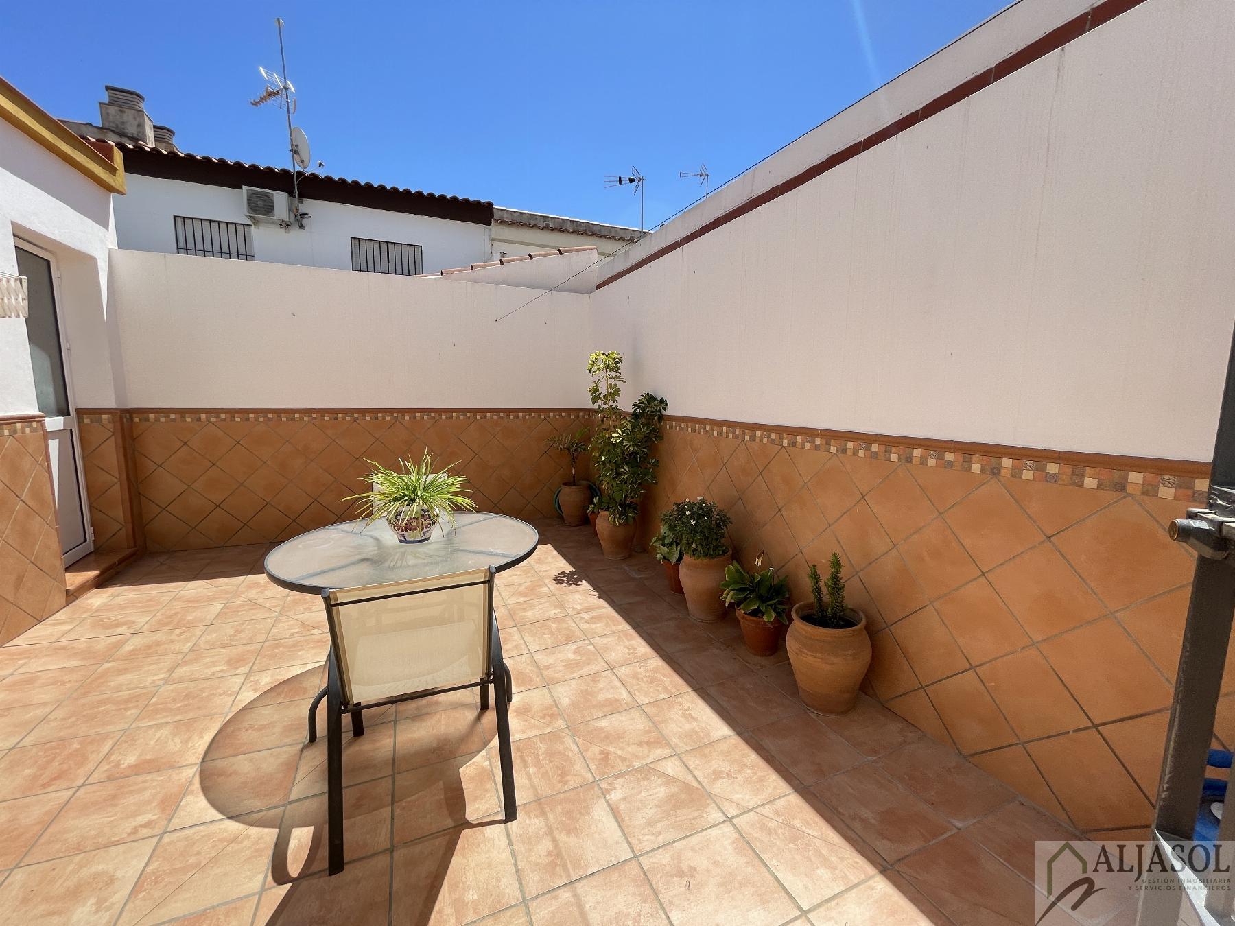 For sale of house in Almensilla