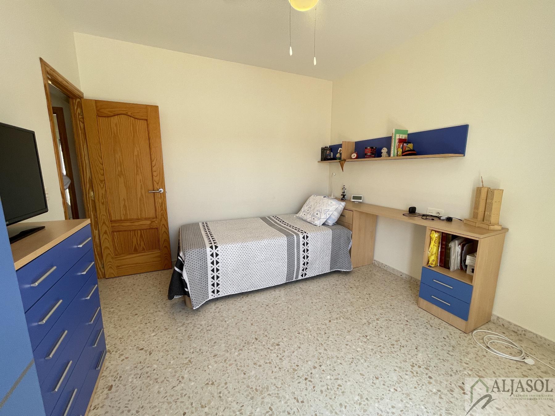 For sale of house in Almensilla
