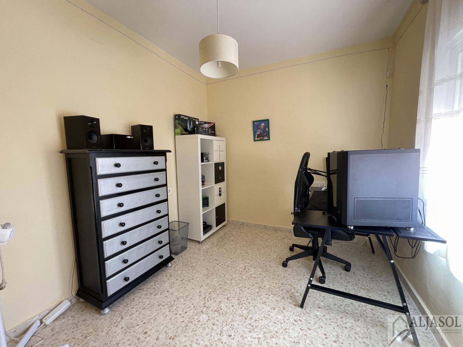 For sale of house in Almensilla