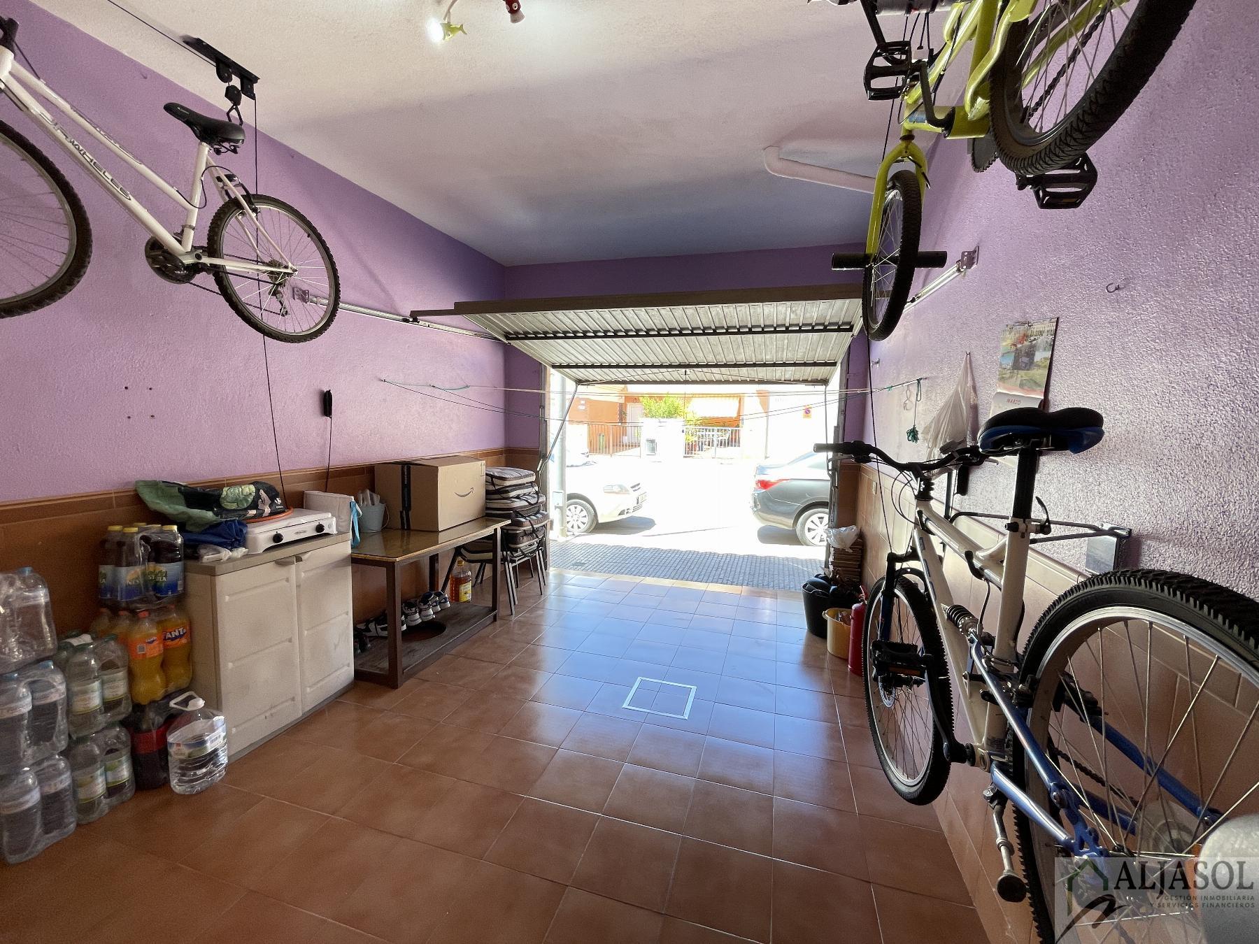 For sale of house in Almensilla